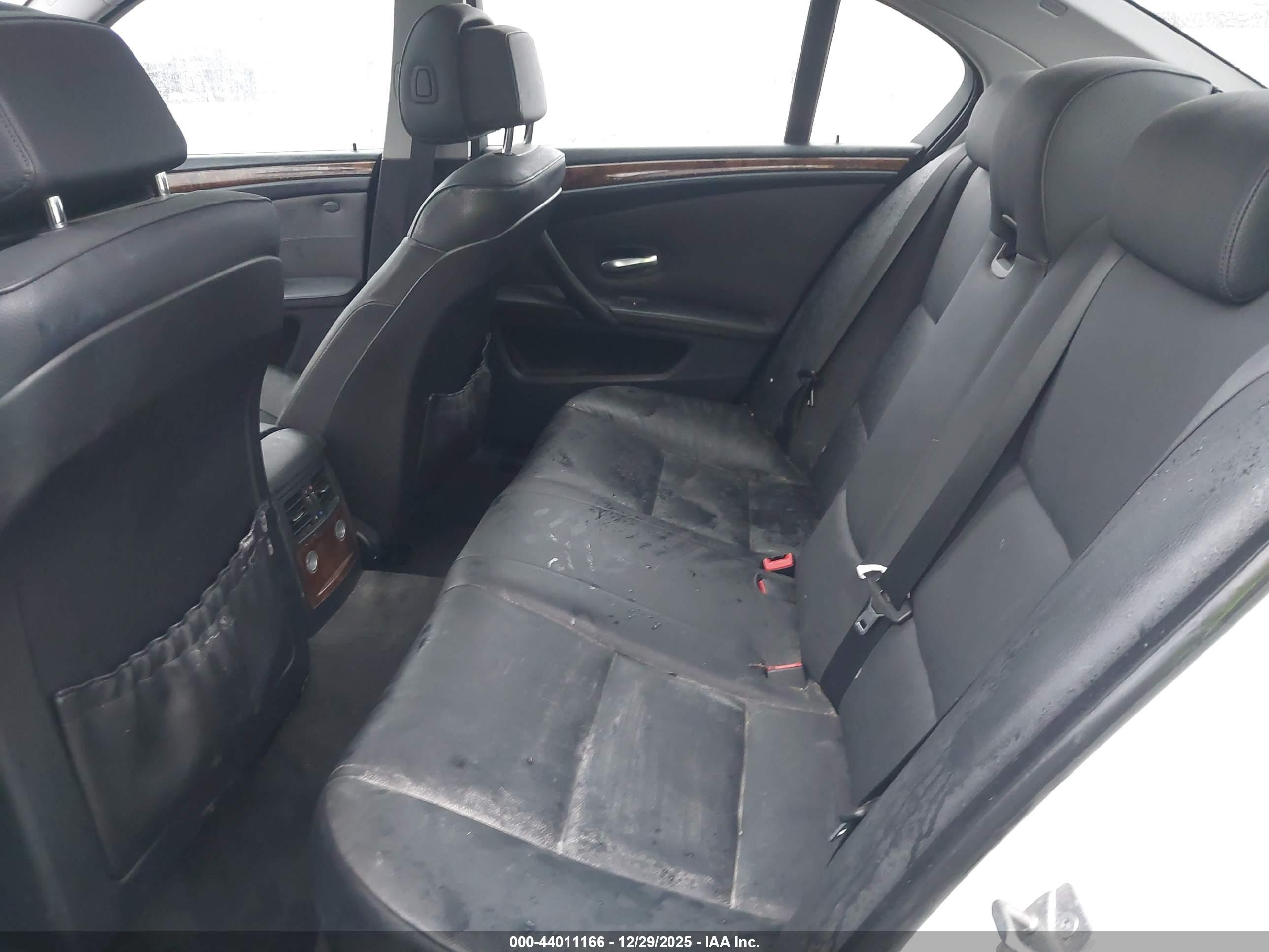 BMW 528I image 8