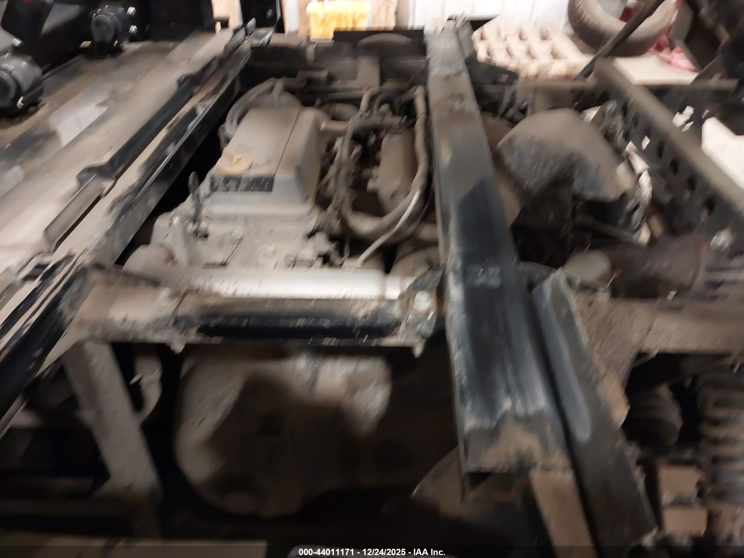 KAWASAKI KAF820 image 9