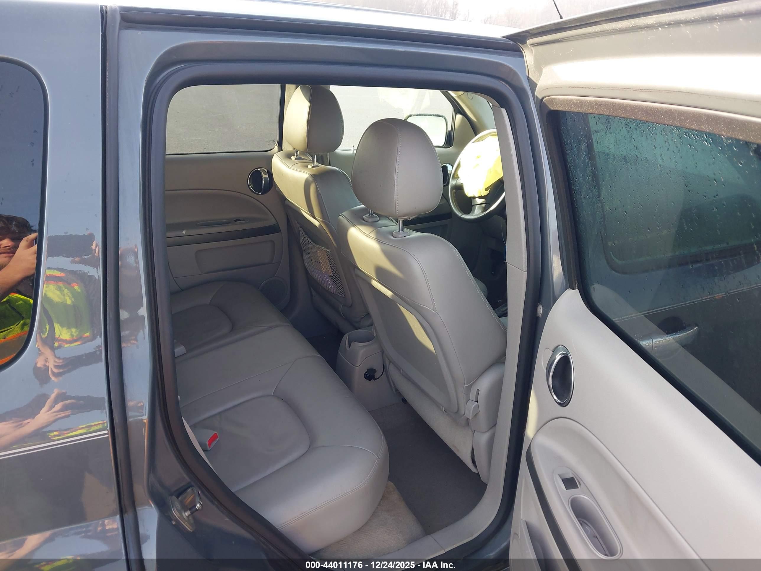 CHEVROLET HHR image 8