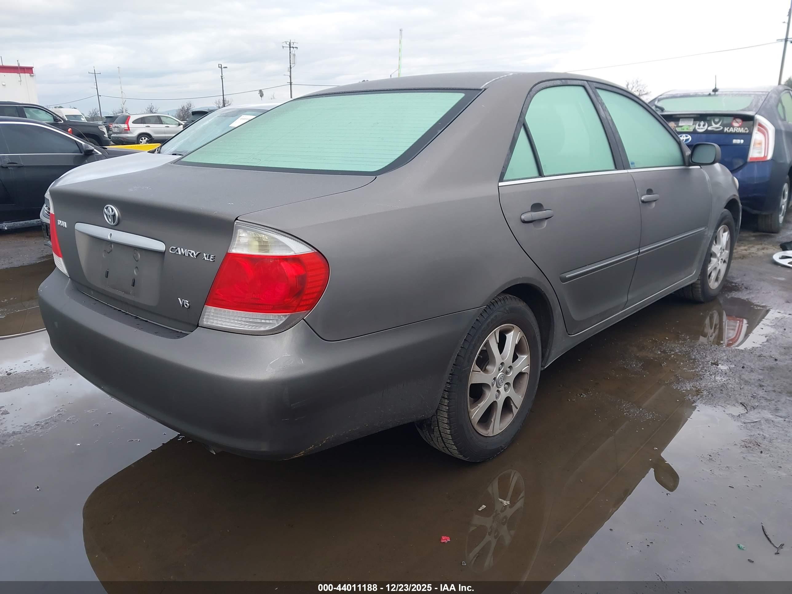TOYOTA CAMRY image 4