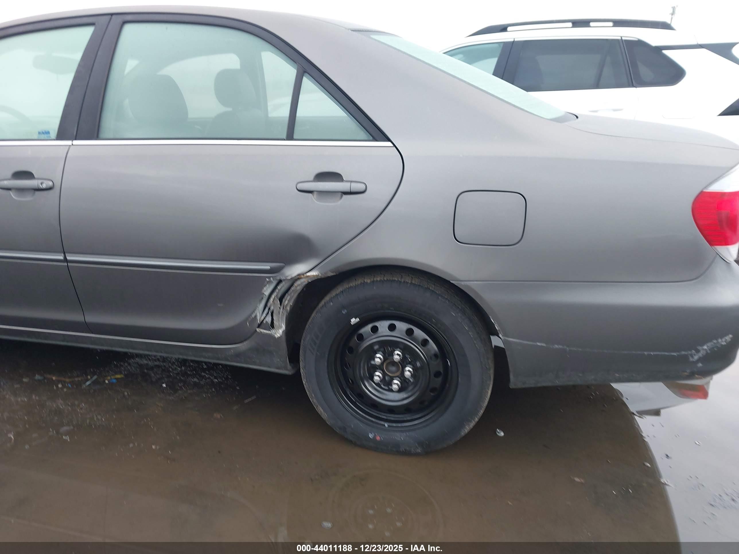 TOYOTA CAMRY image 6