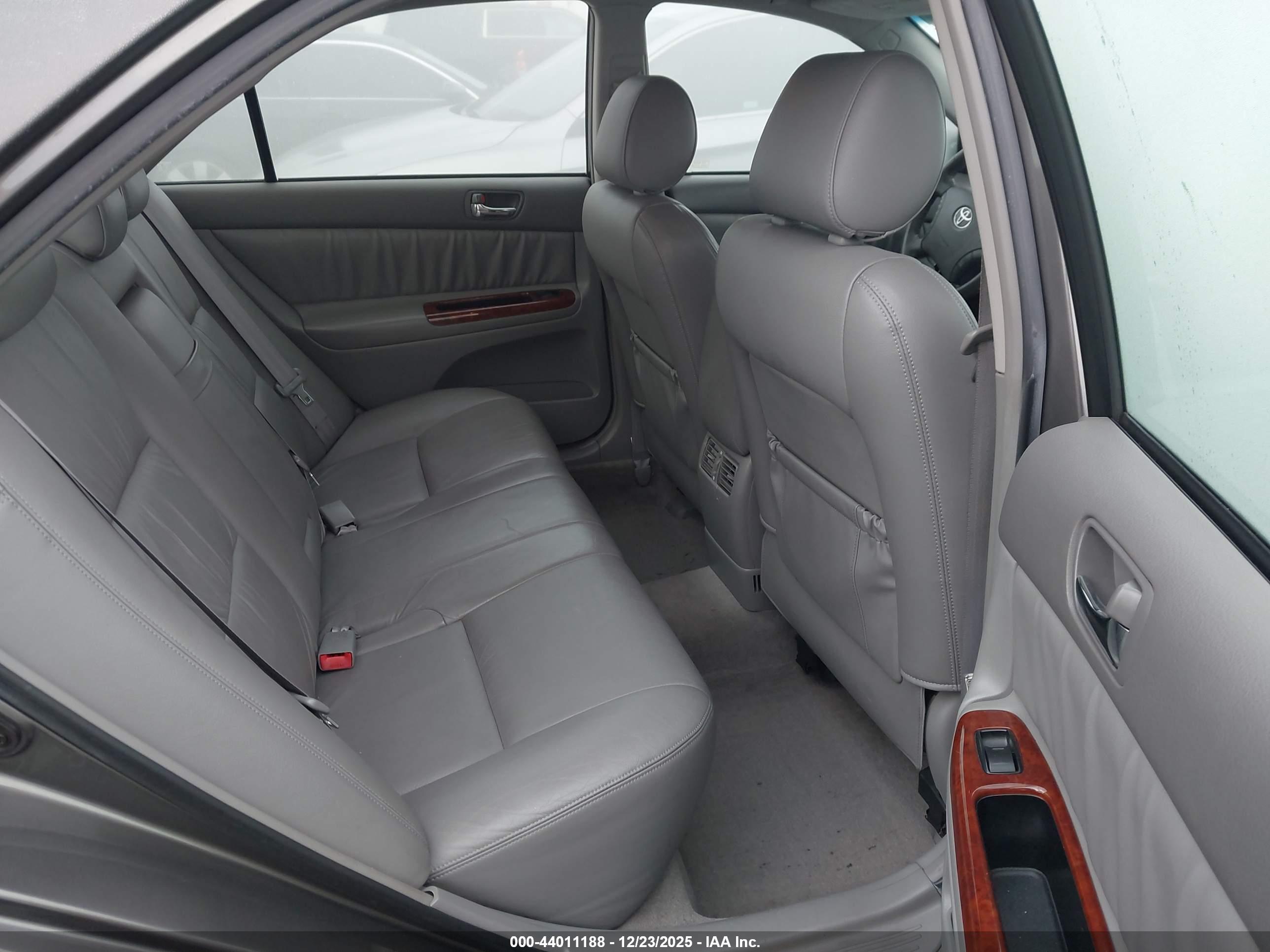 TOYOTA CAMRY image 8
