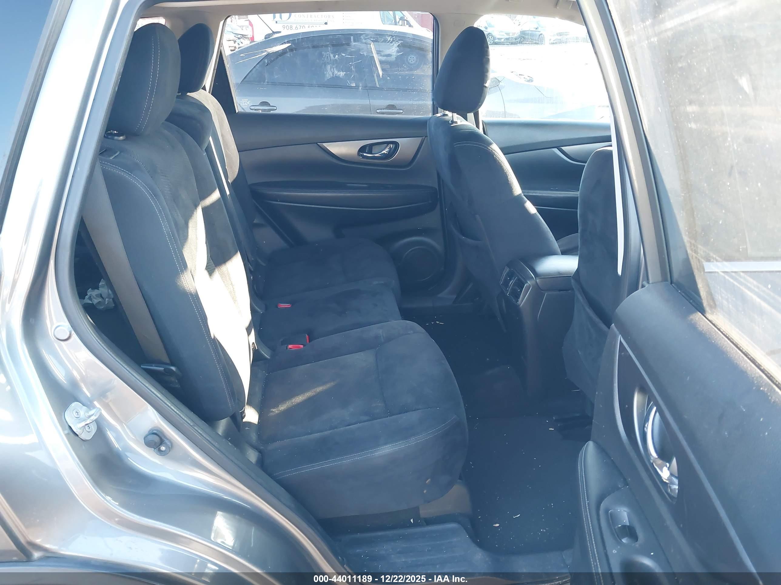 NISSAN ROGUE image 8