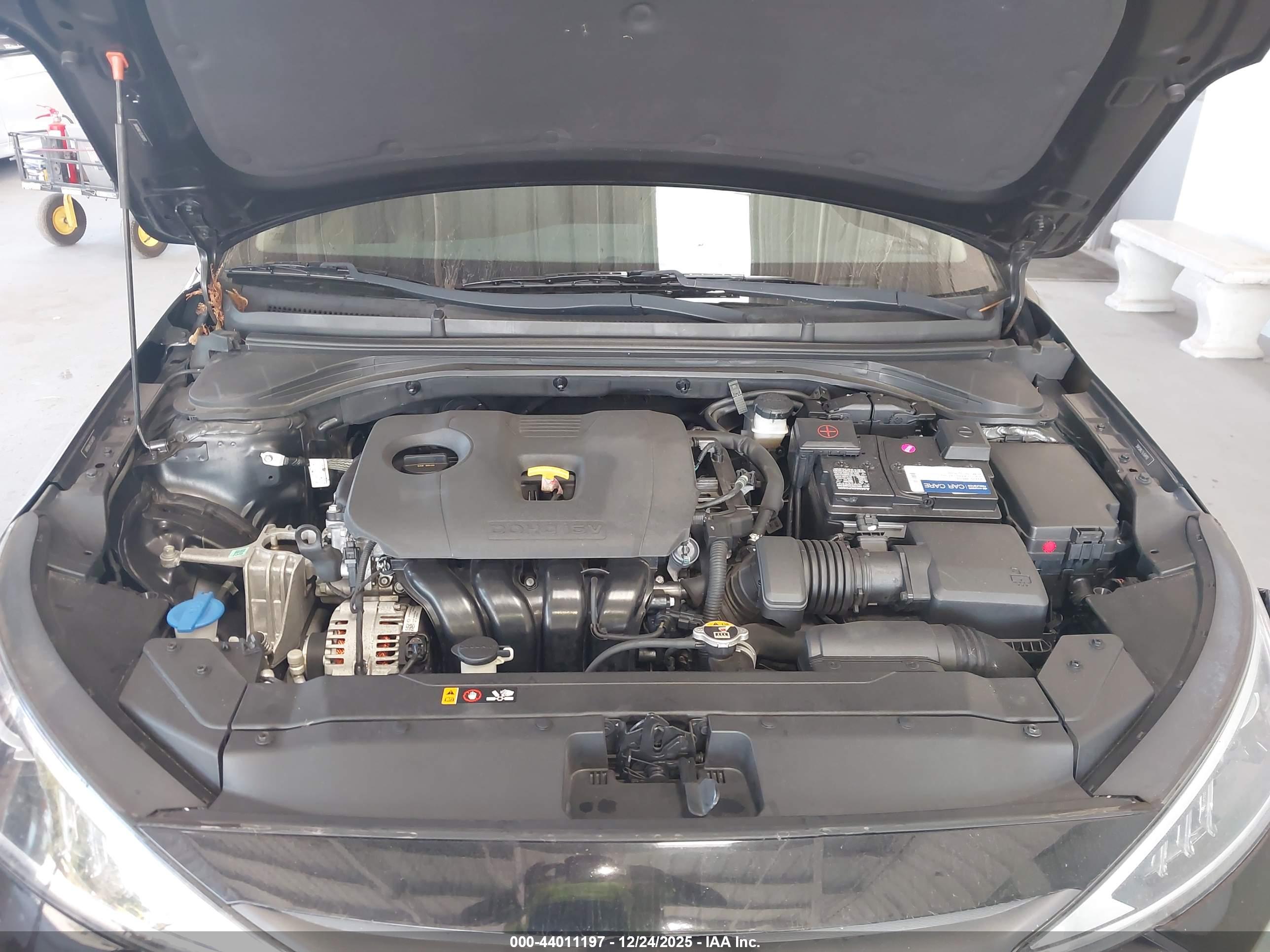 HYUNDAI ELANTRA image 10