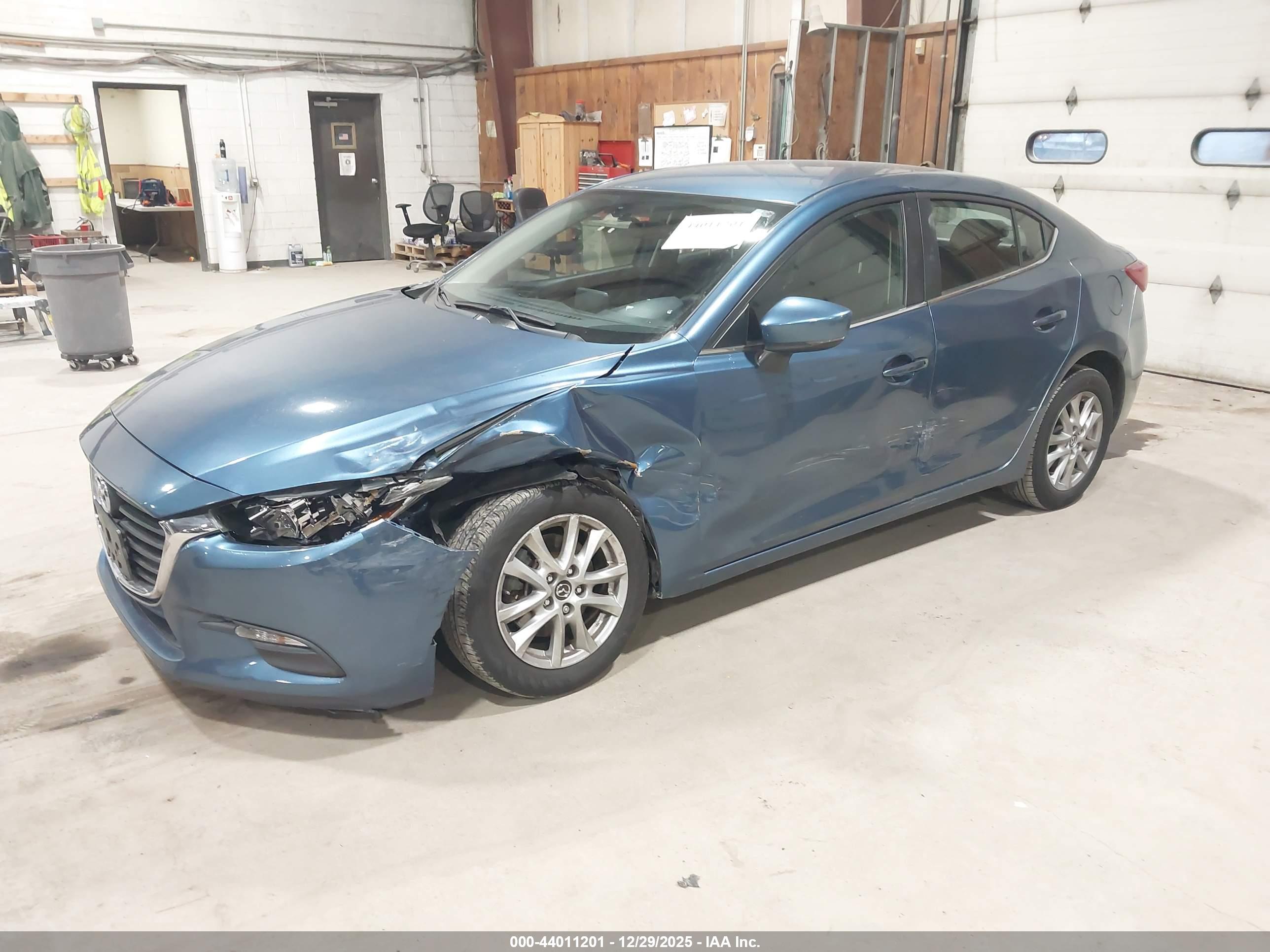 MAZDA MAZDA3 image 2