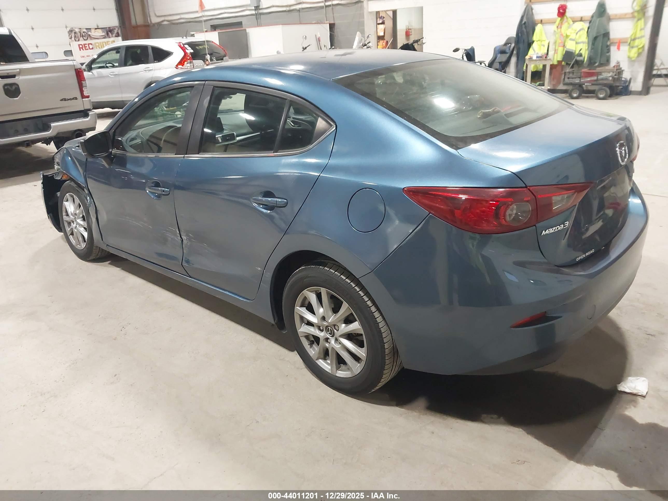 MAZDA MAZDA3 image 3