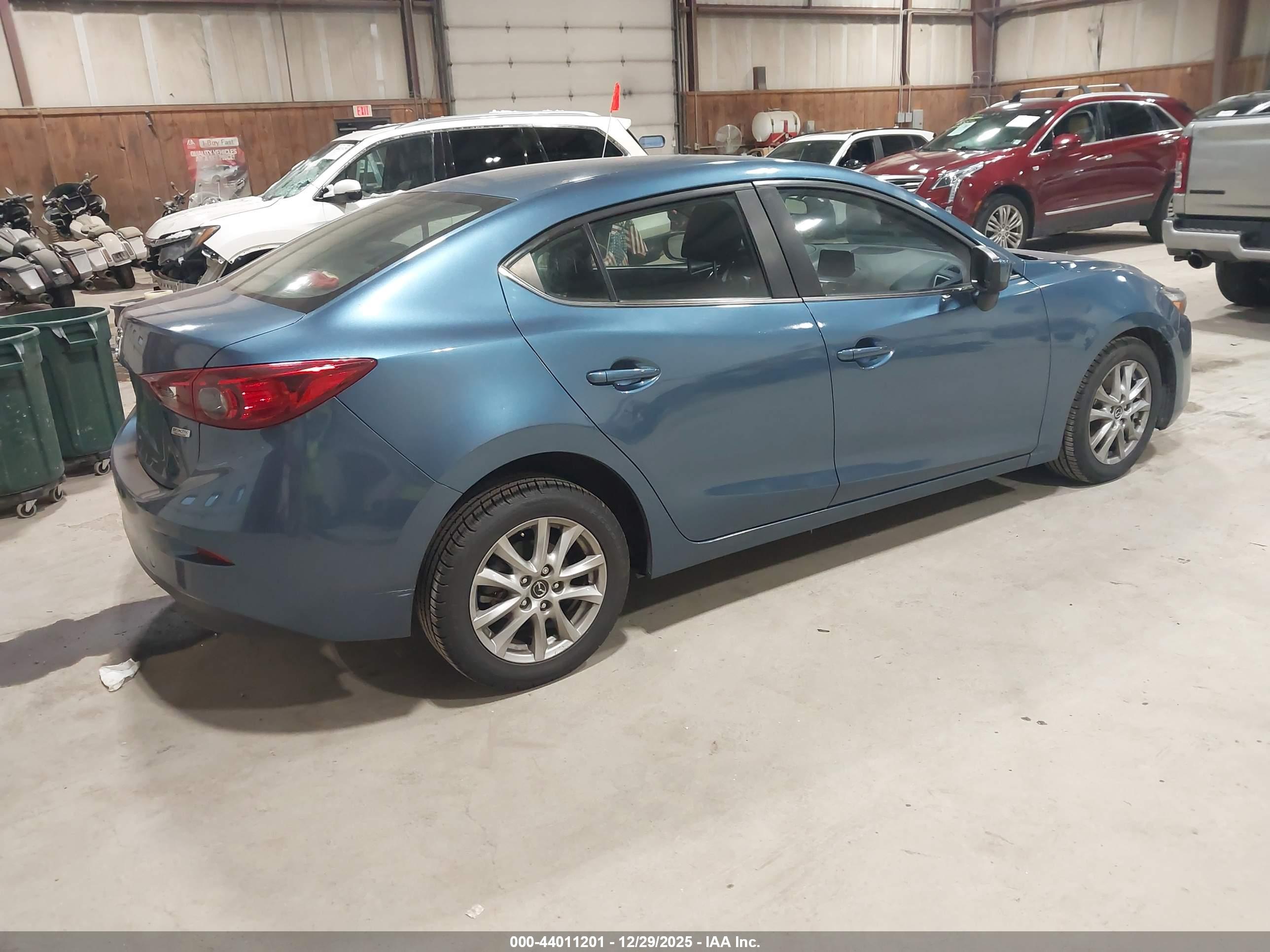 MAZDA MAZDA3 image 4
