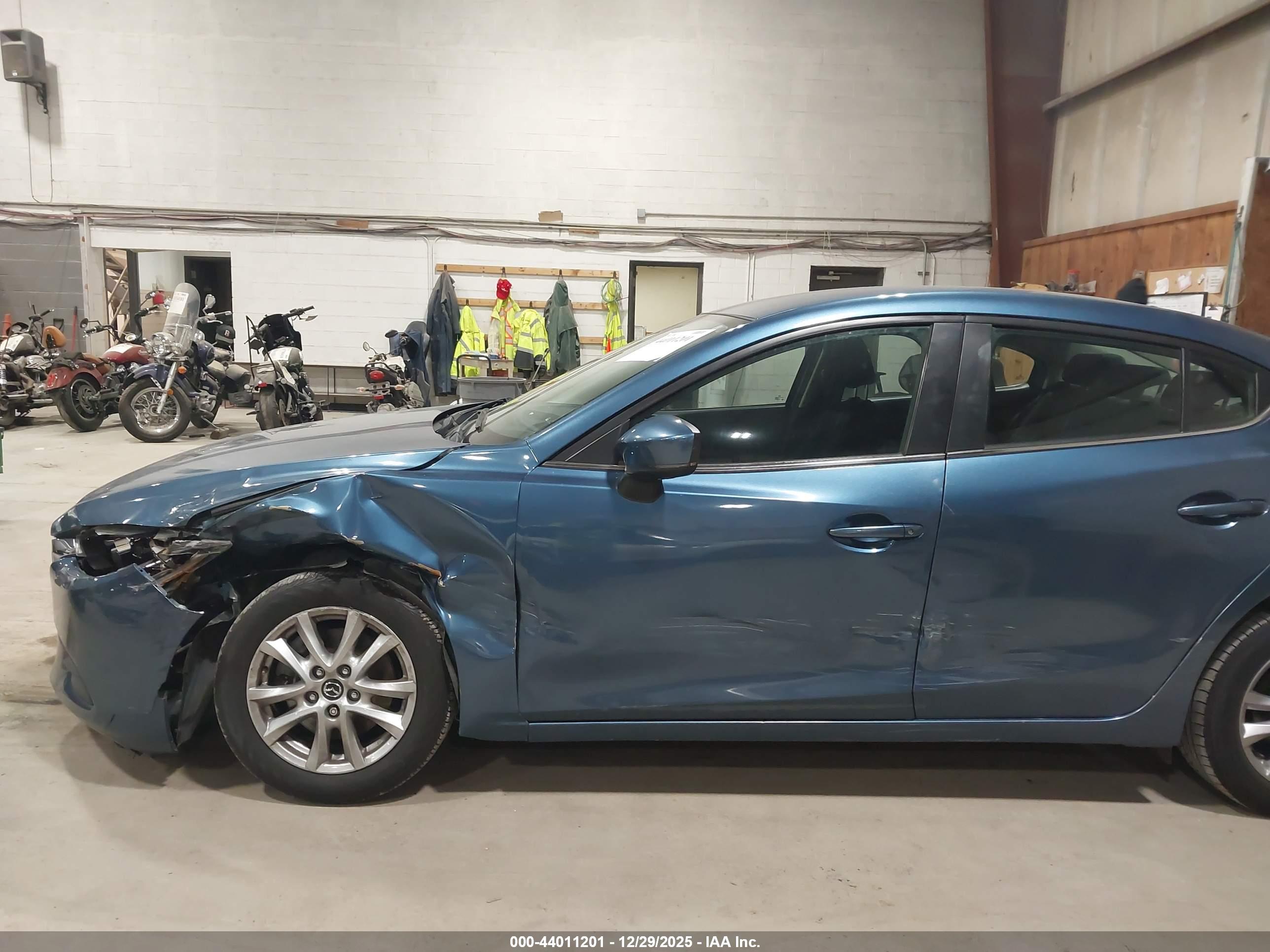 MAZDA MAZDA3 image 6