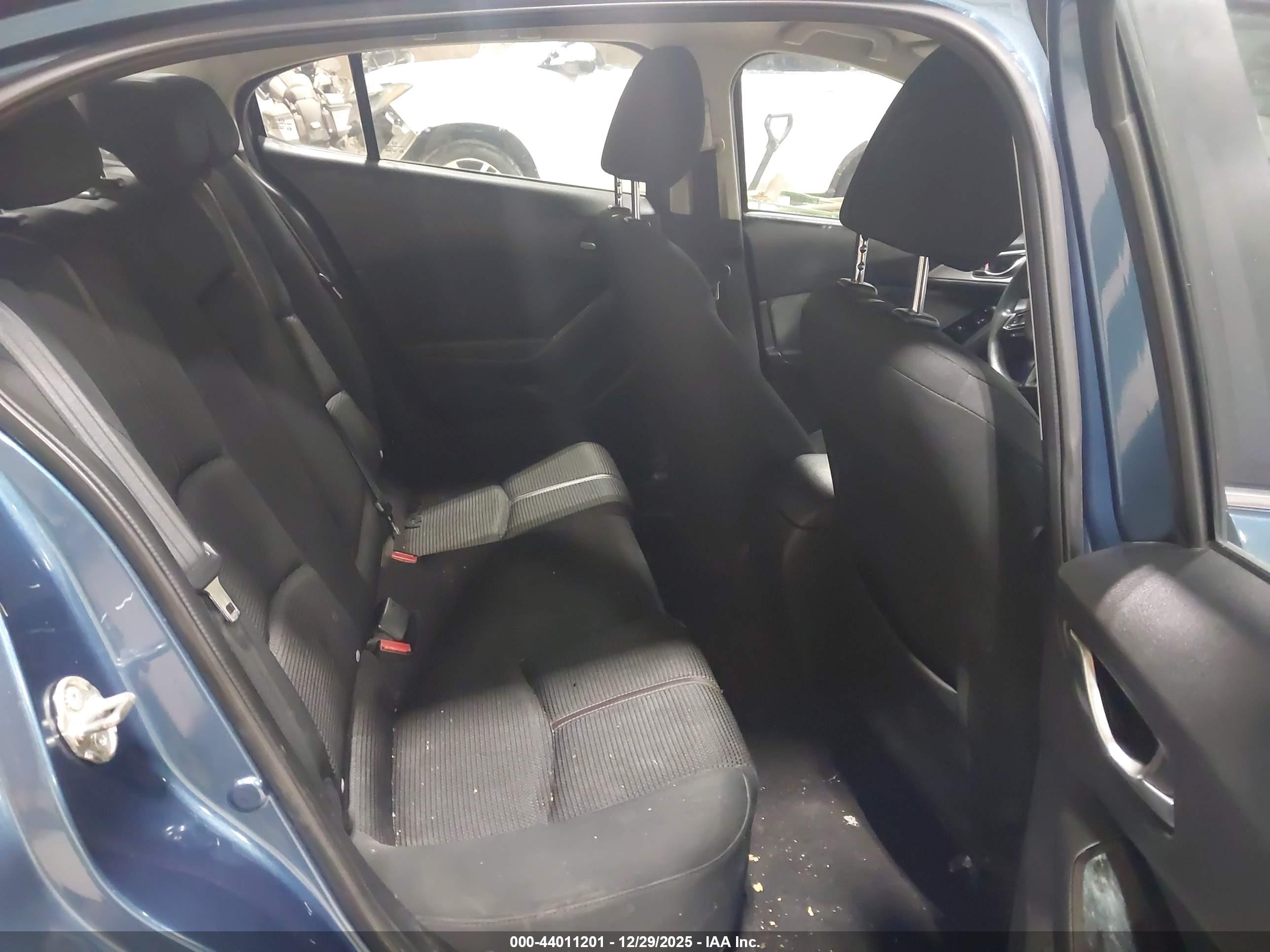 MAZDA MAZDA3 image 8