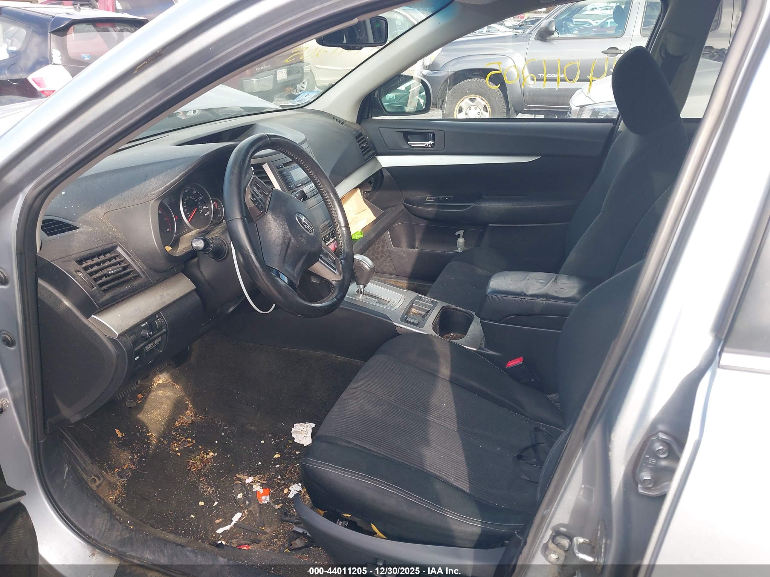 SUBARU OUTBACK image 5