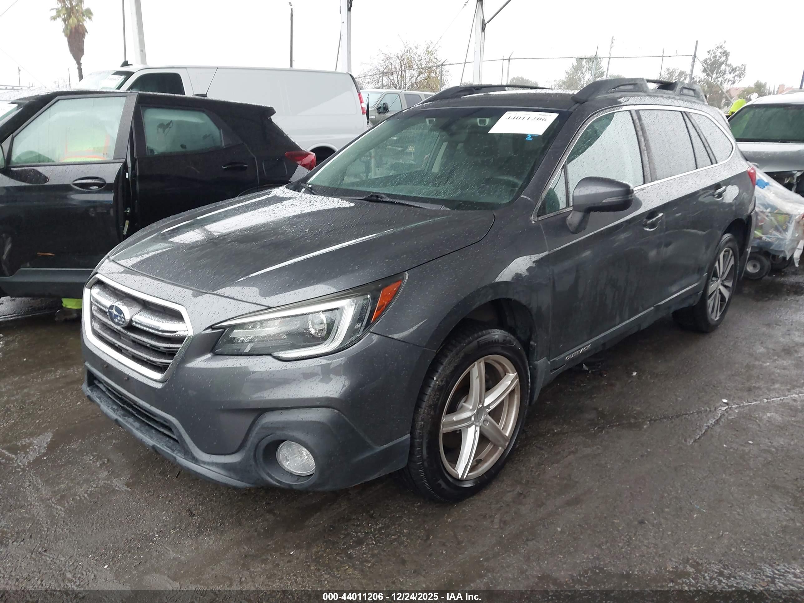 SUBARU OUTBACK image 2