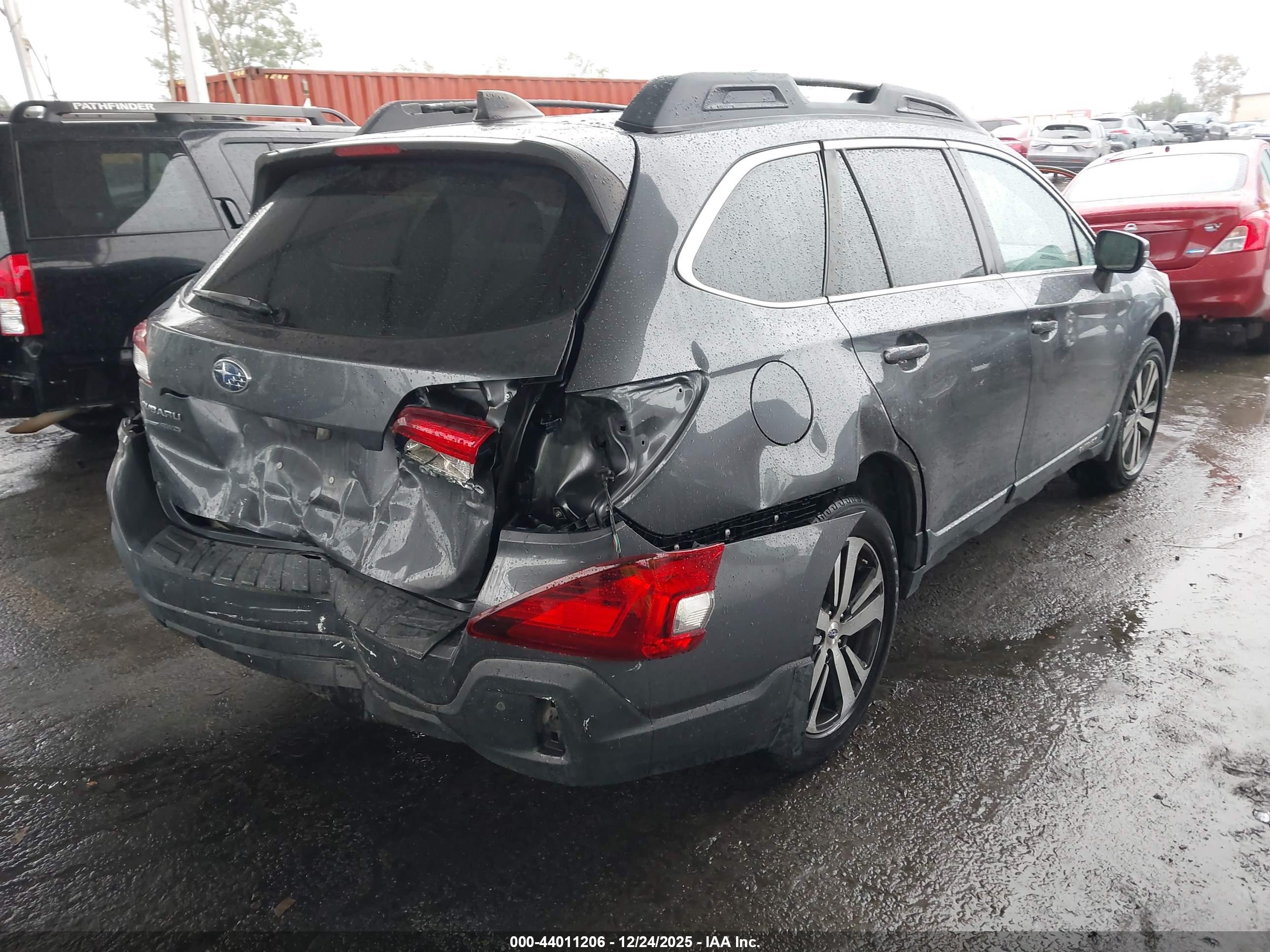SUBARU OUTBACK image 4