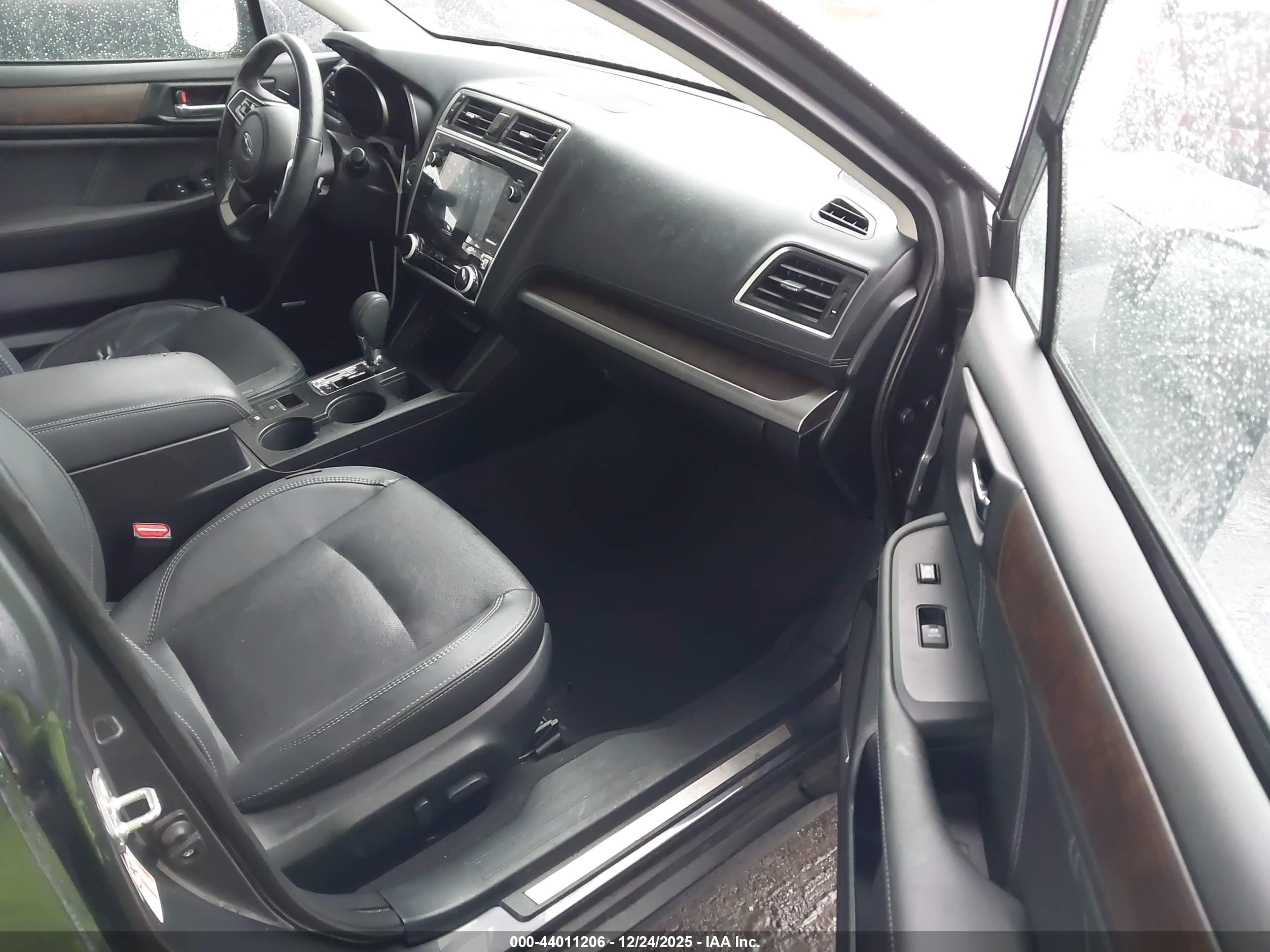 SUBARU OUTBACK image 5