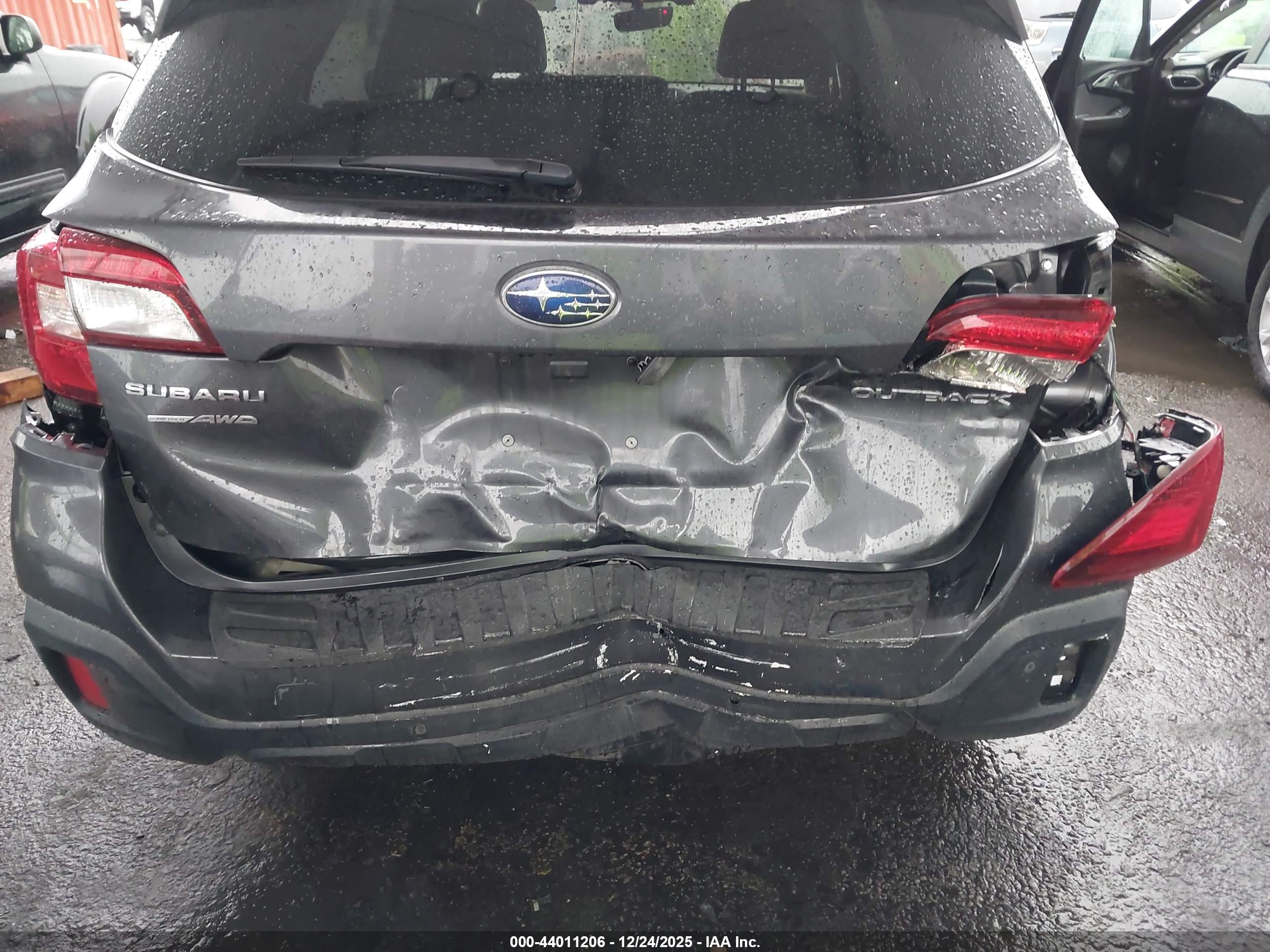 SUBARU OUTBACK image 6