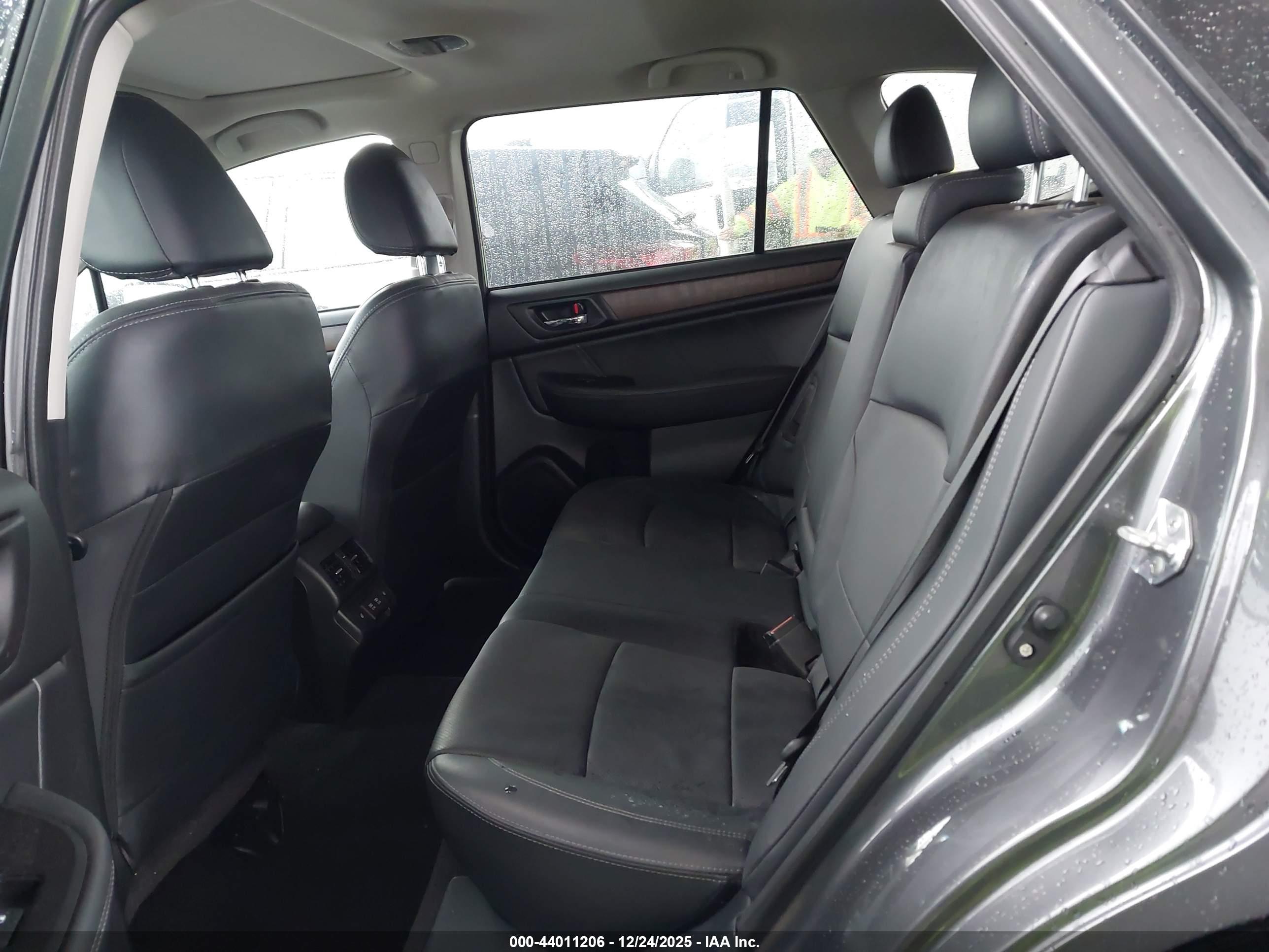 SUBARU OUTBACK image 8