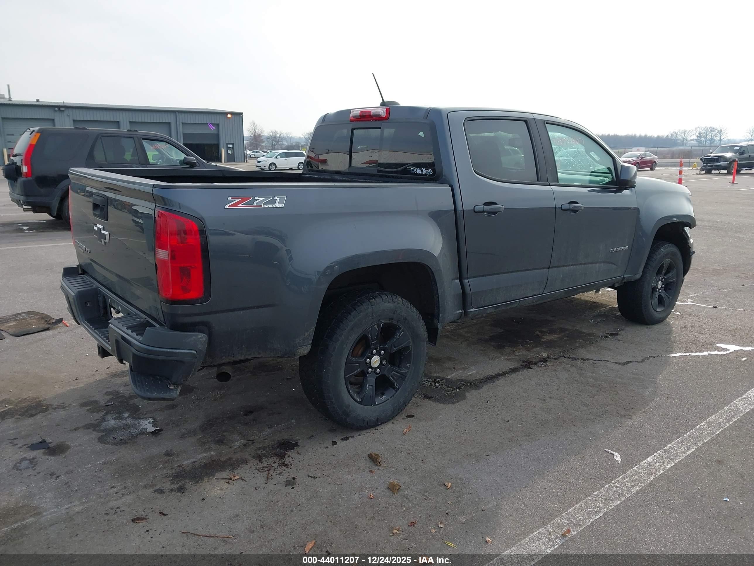 CHEVROLET COLORADO image 4