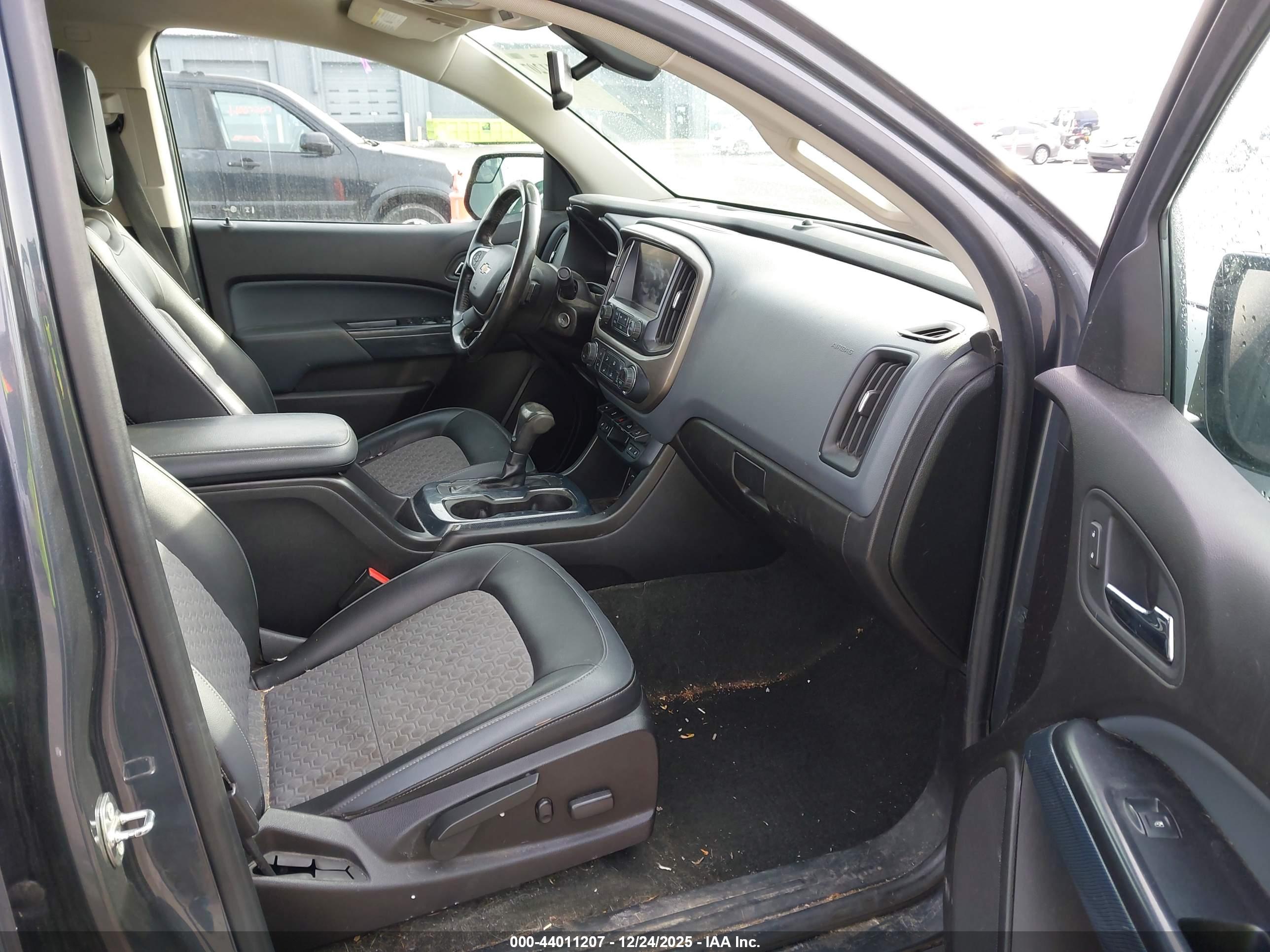 CHEVROLET COLORADO image 5