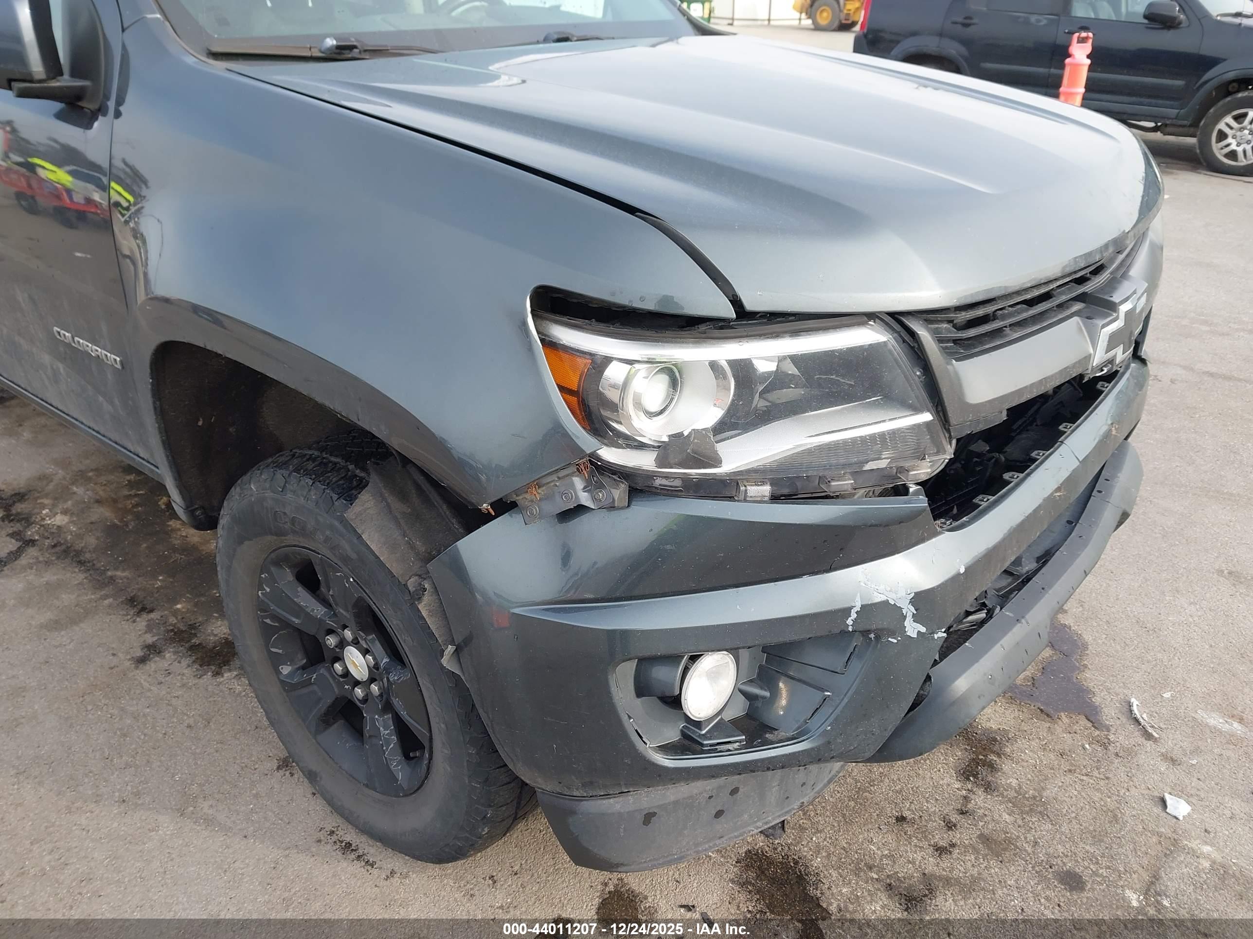CHEVROLET COLORADO image 6