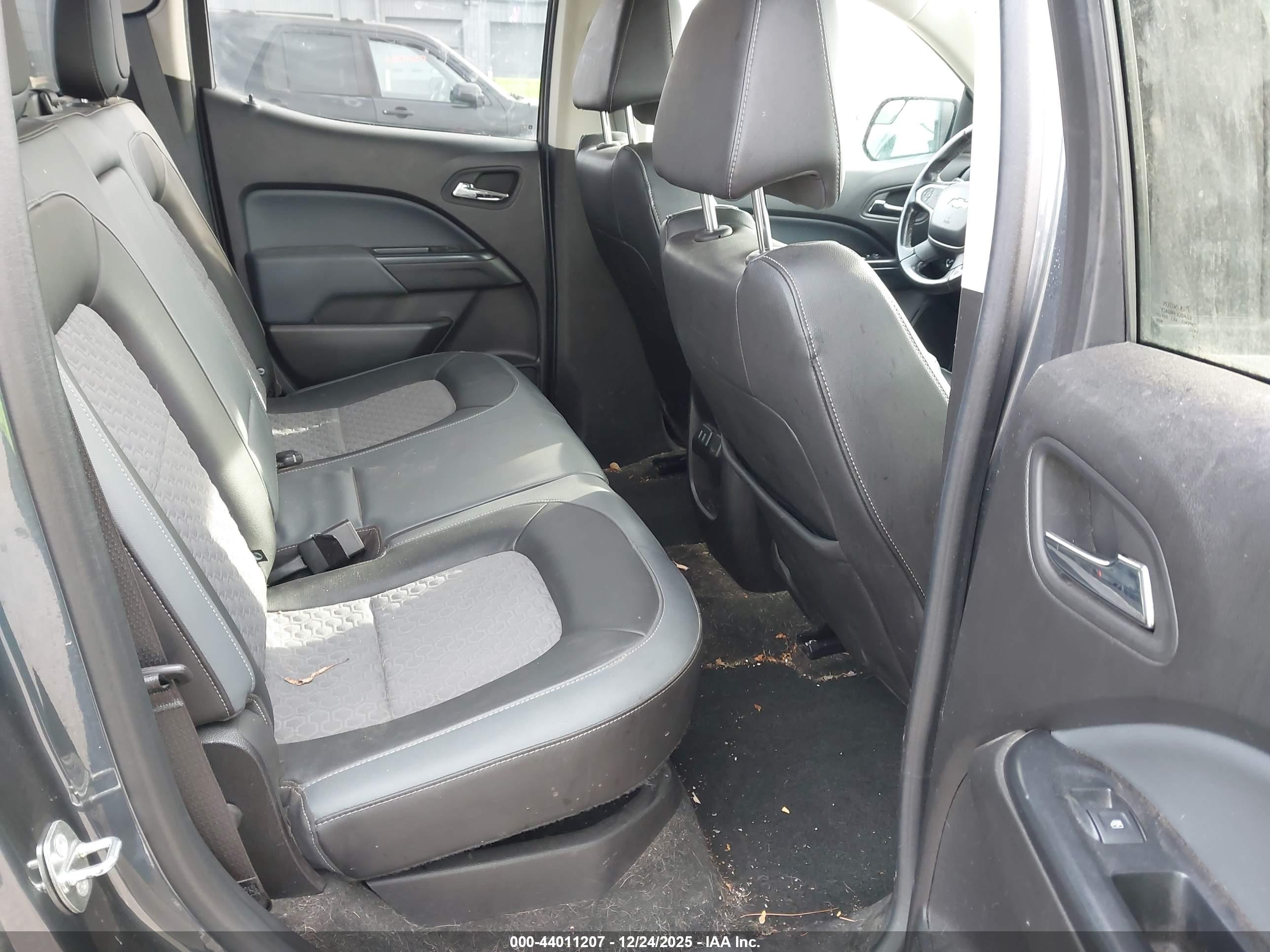 CHEVROLET COLORADO image 8