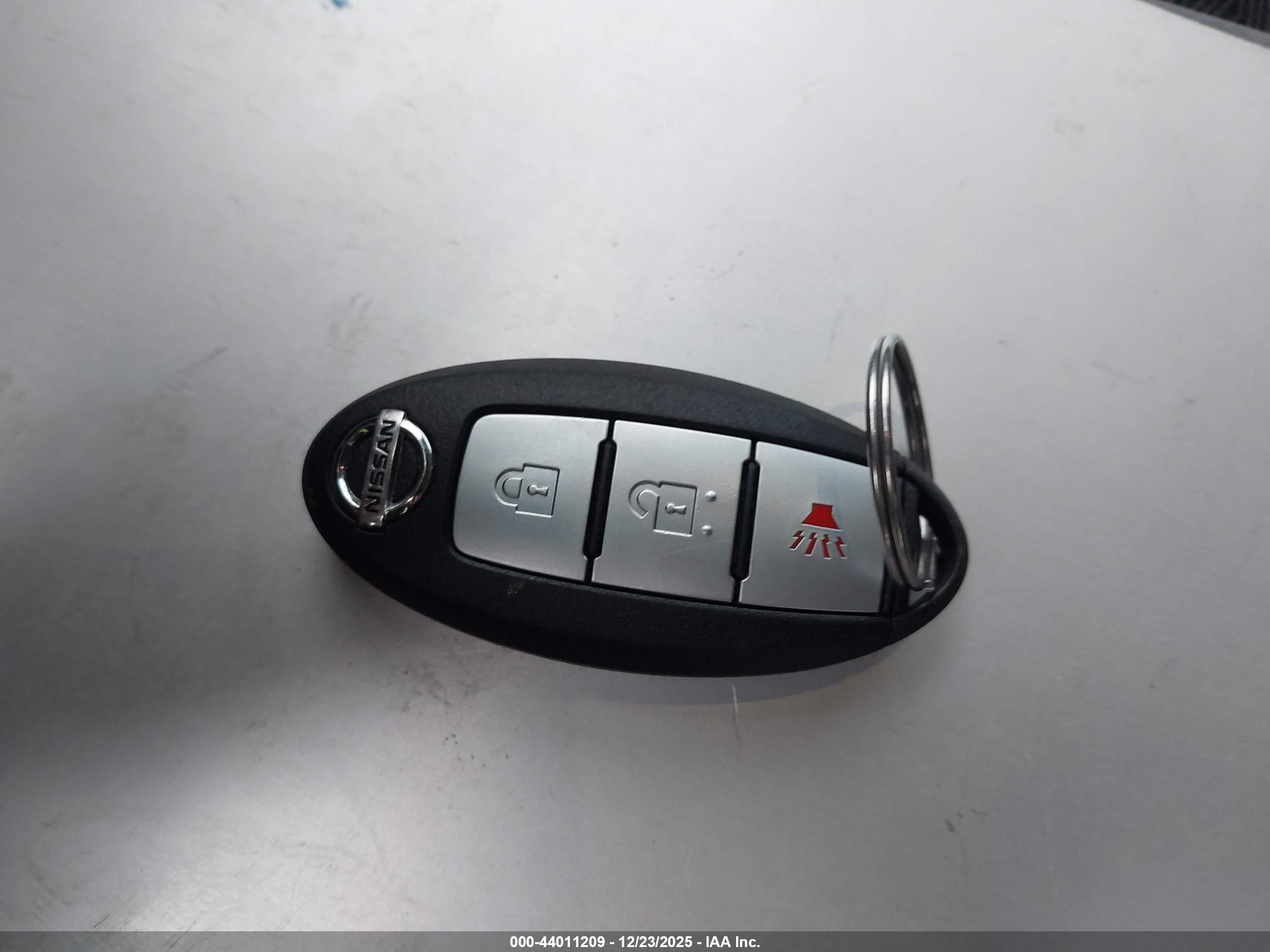 NISSAN ROGUE image 11