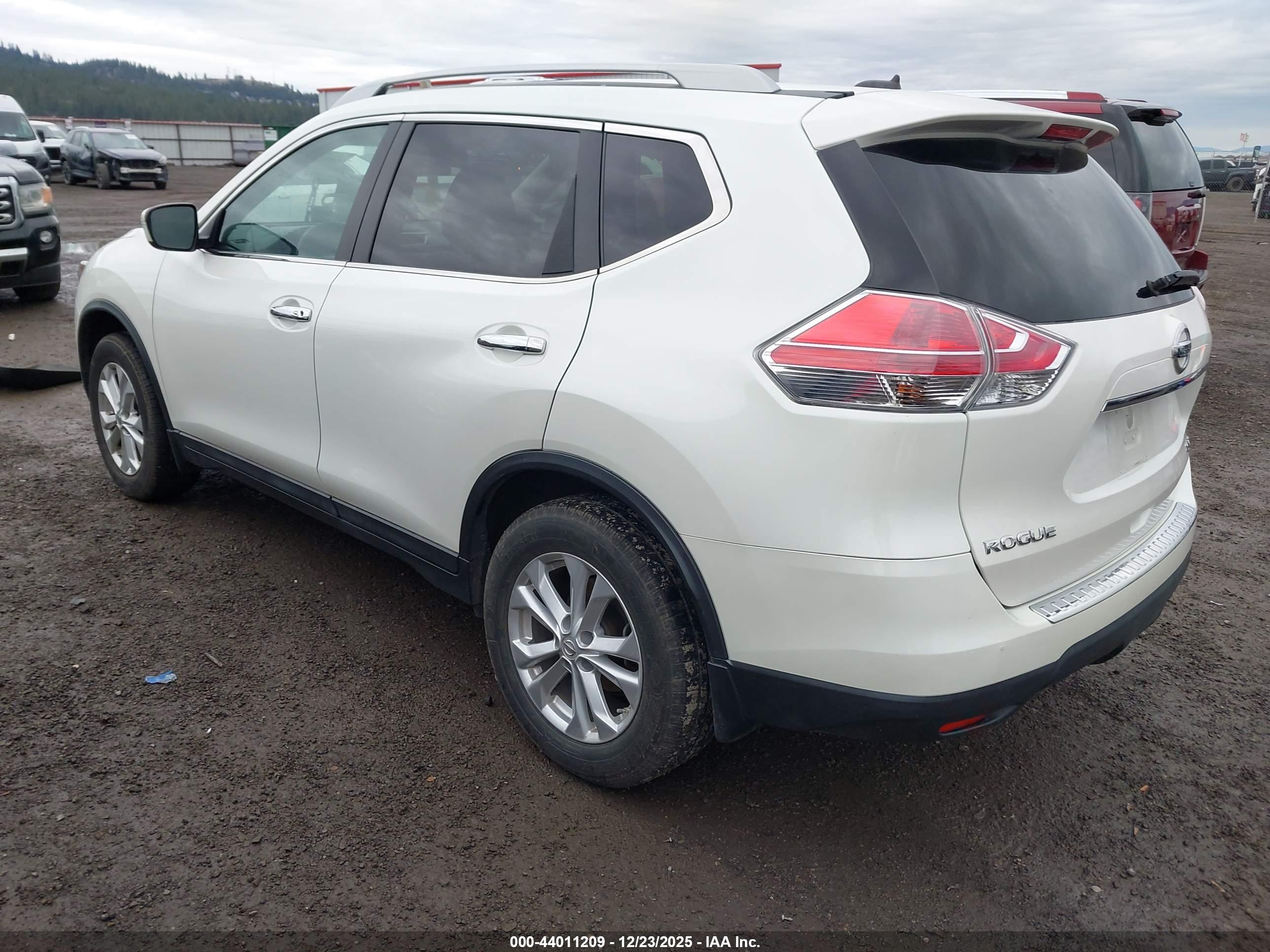 NISSAN ROGUE image 3