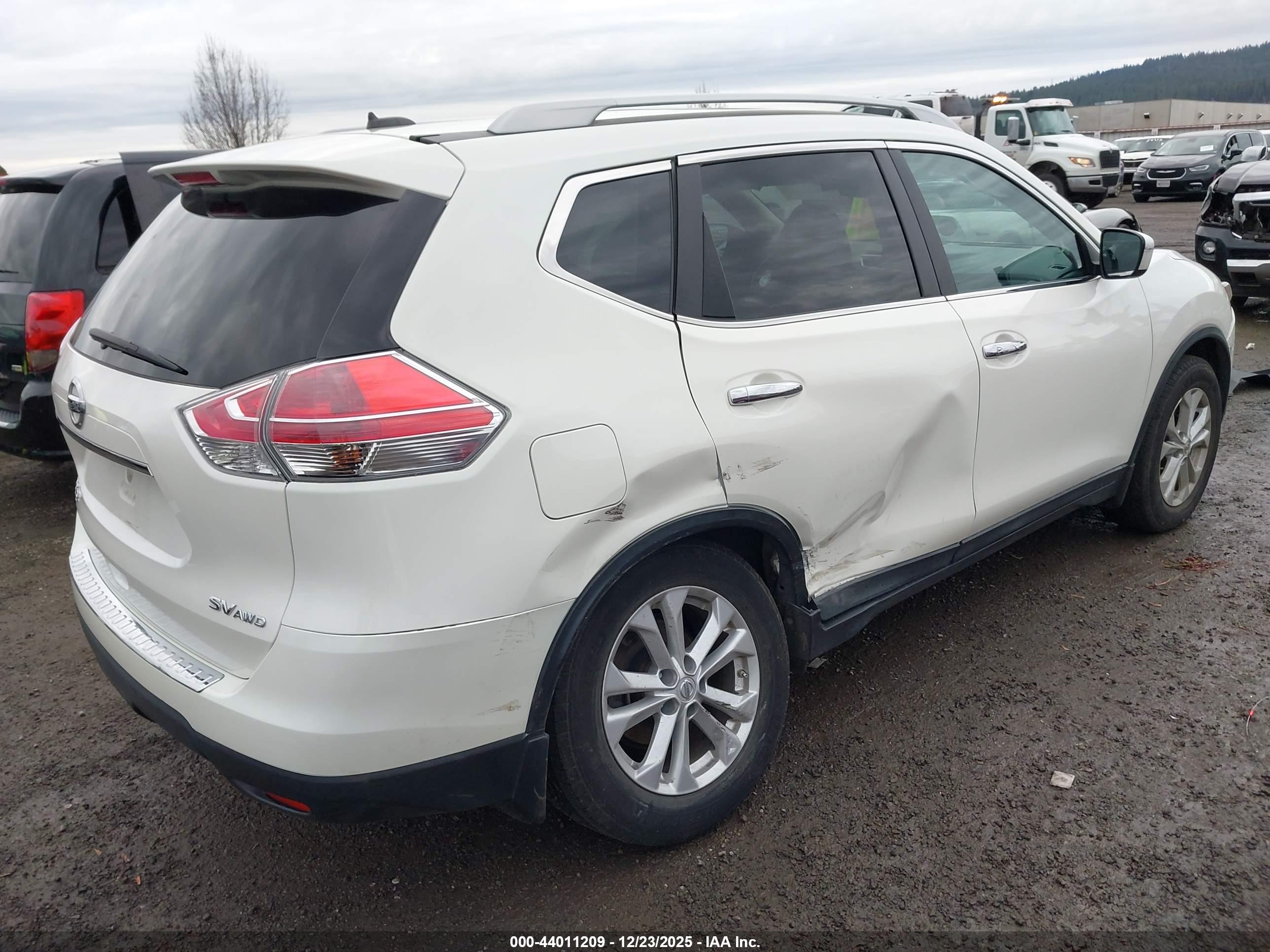 NISSAN ROGUE image 4