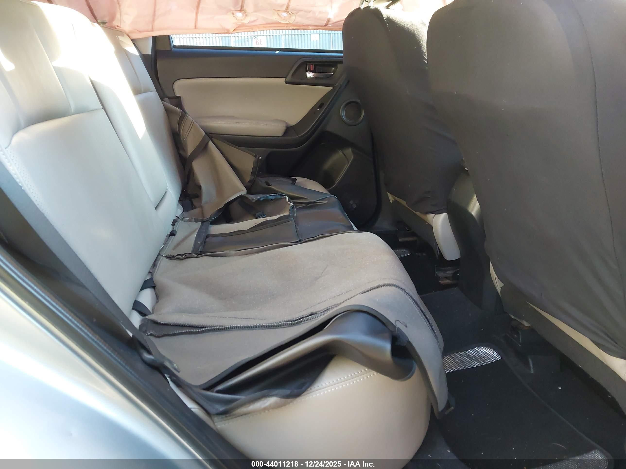 SUBARU FORESTER image 8