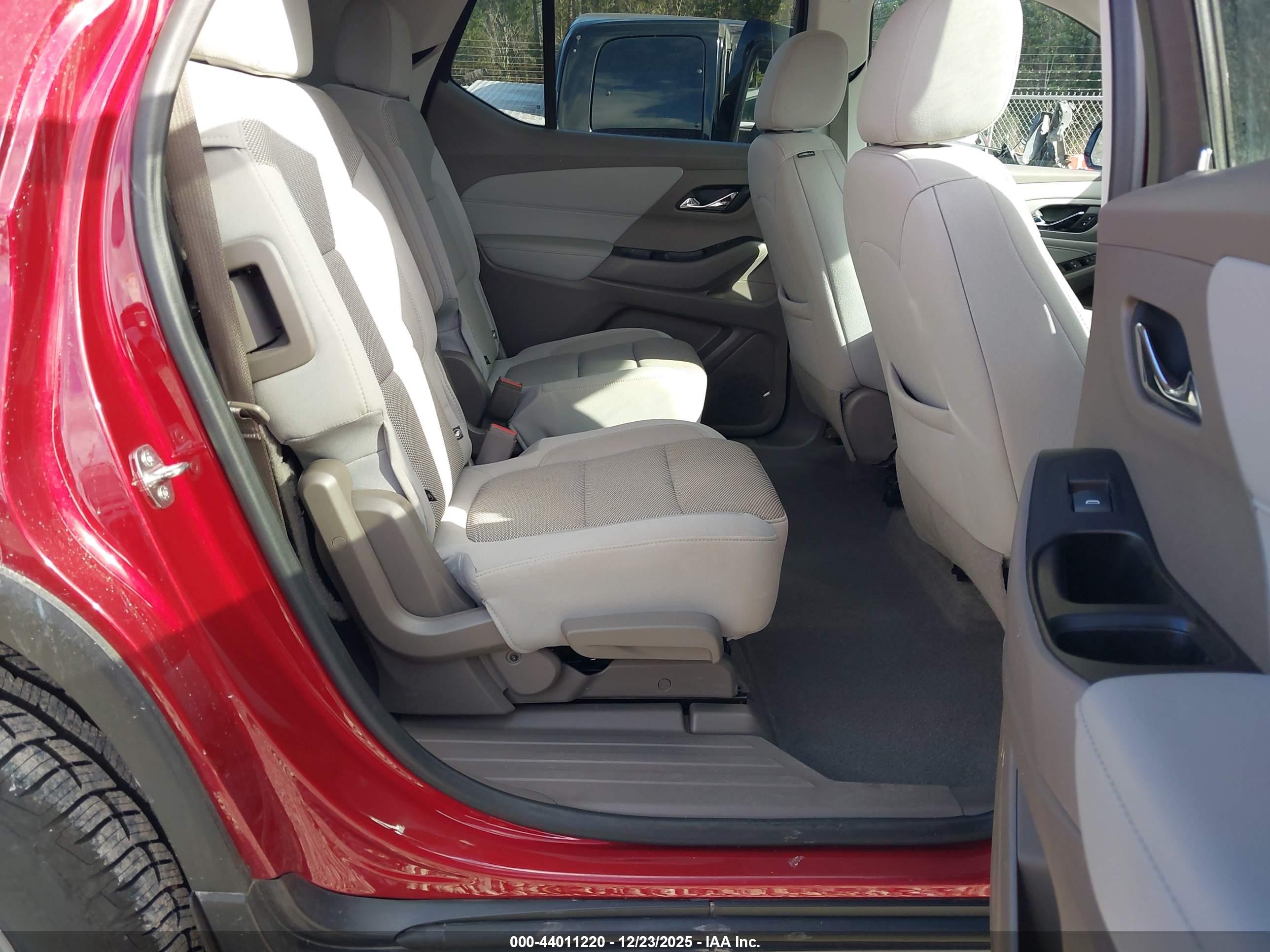 CHEVROLET TRAVERSE image 8