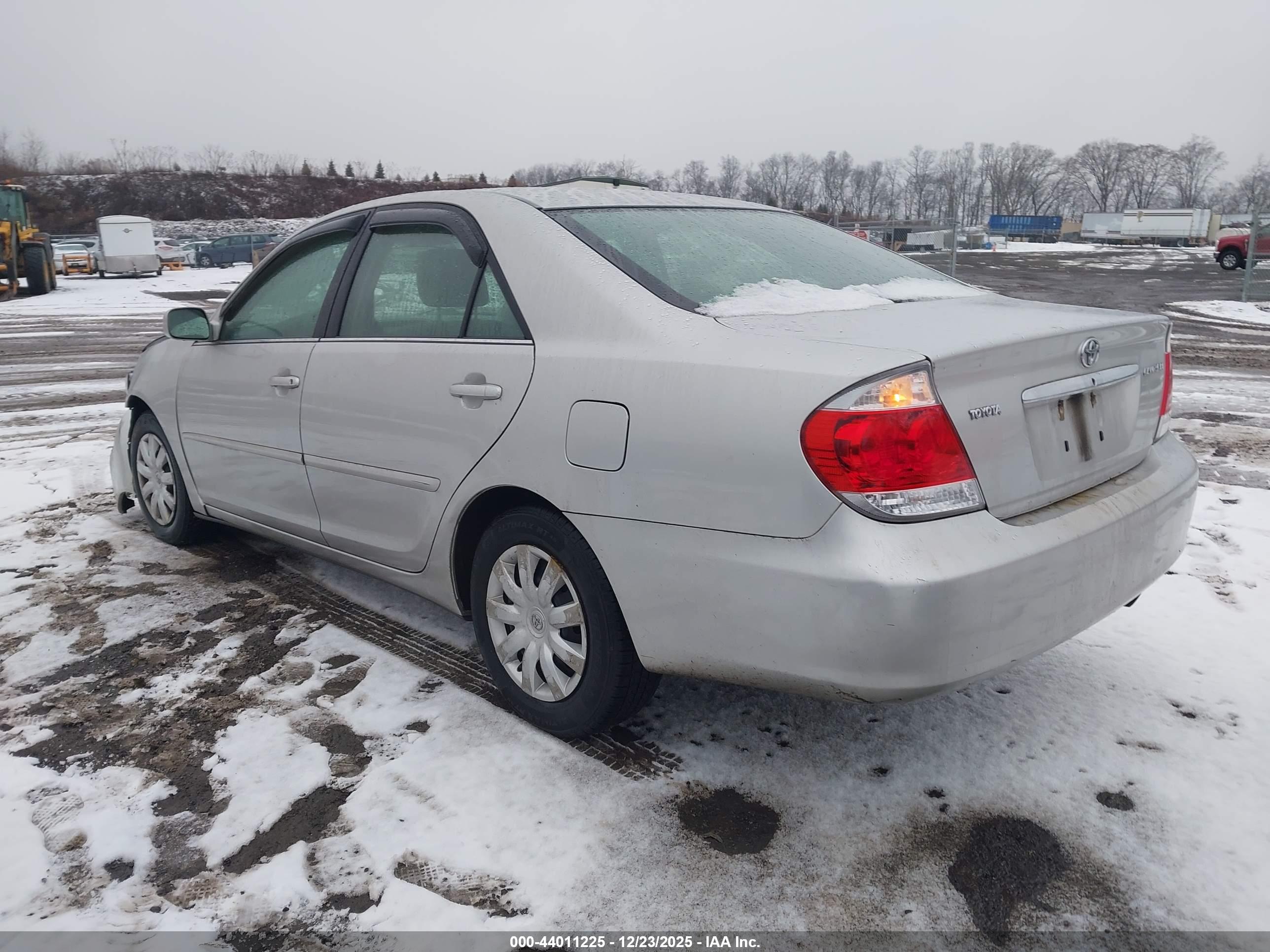 TOYOTA CAMRY image 3