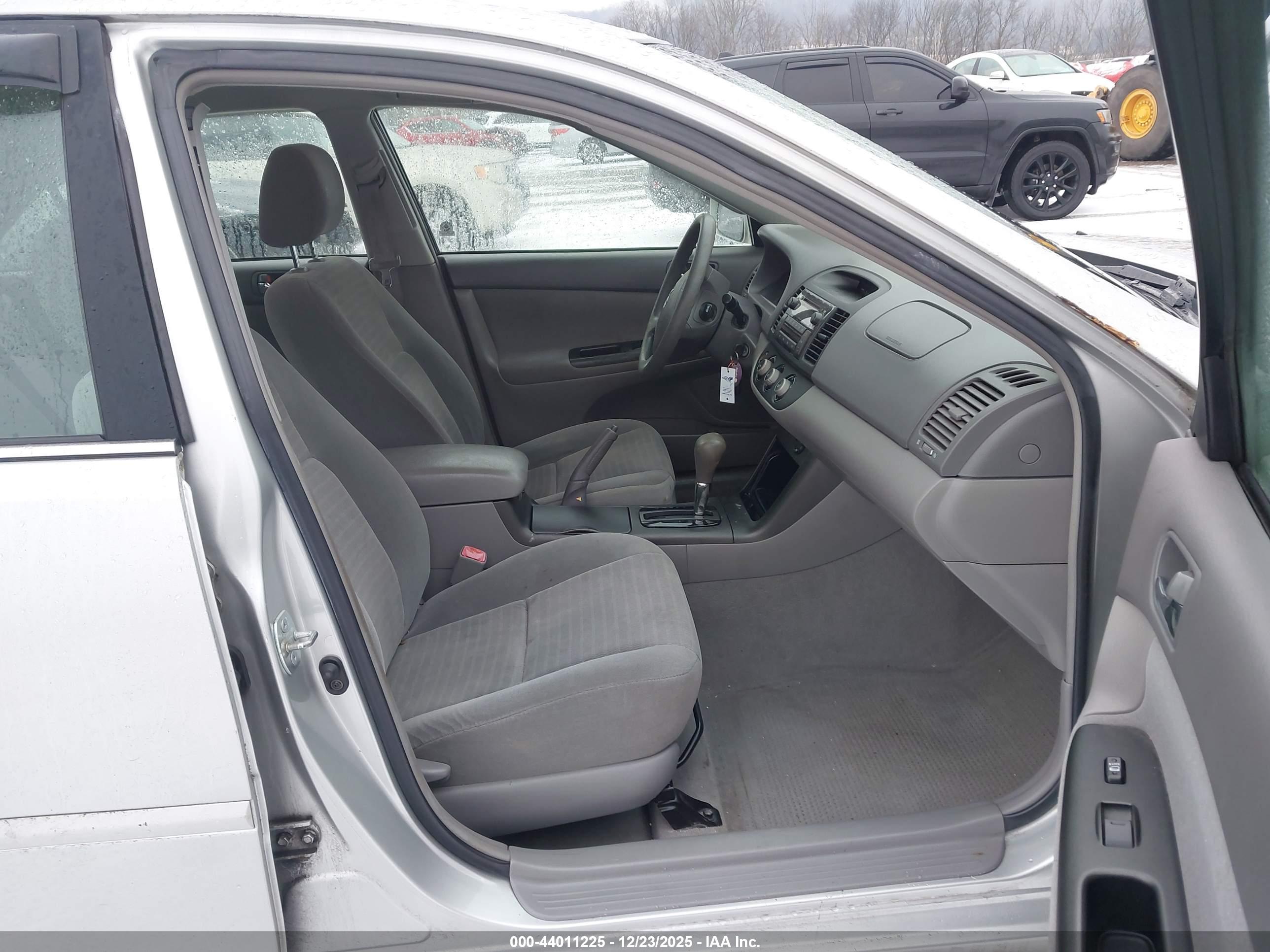 TOYOTA CAMRY image 5