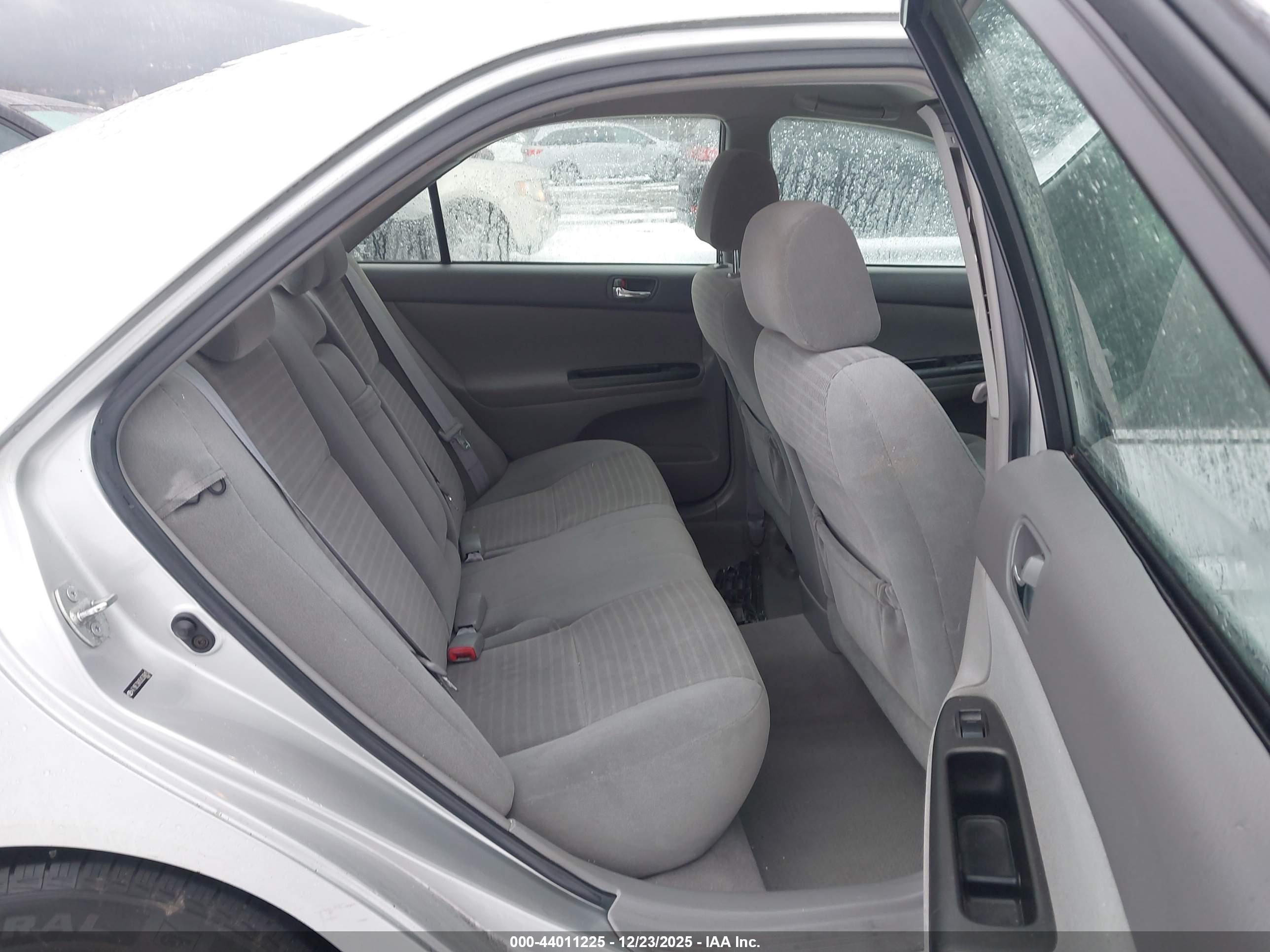 TOYOTA CAMRY image 8