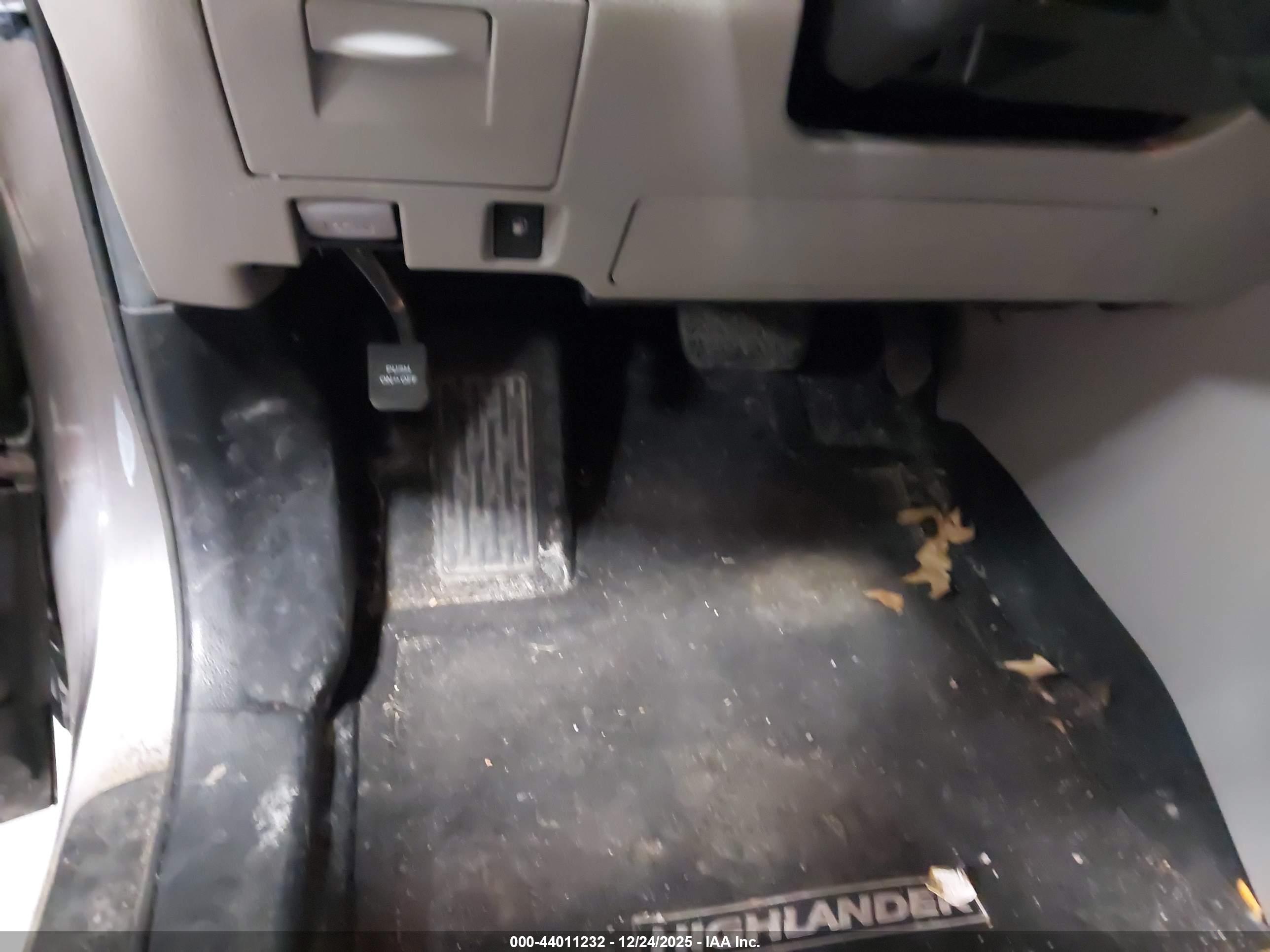 TOYOTA HIGHLANDER image 10
