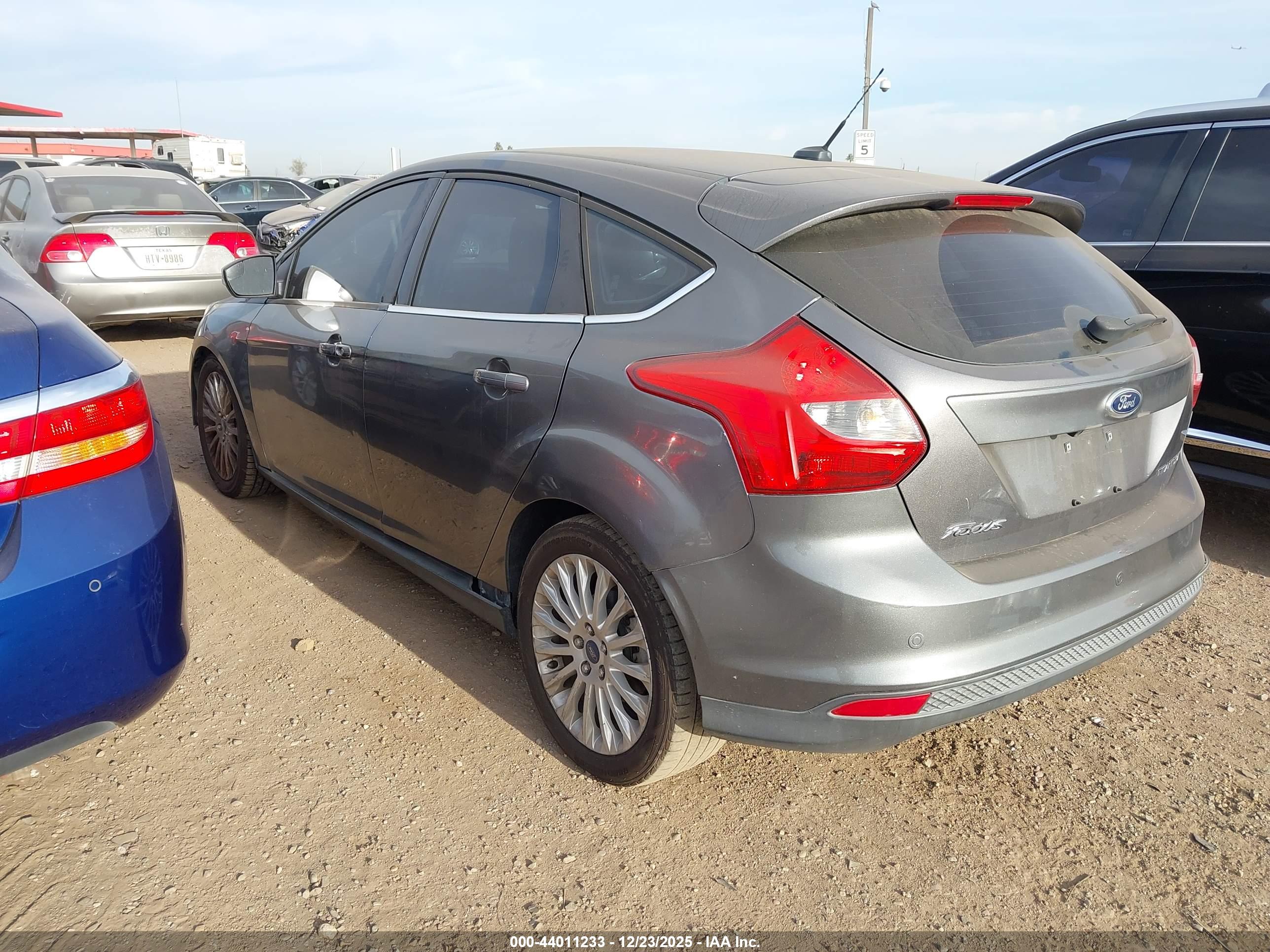 FORD FOCUS image 3