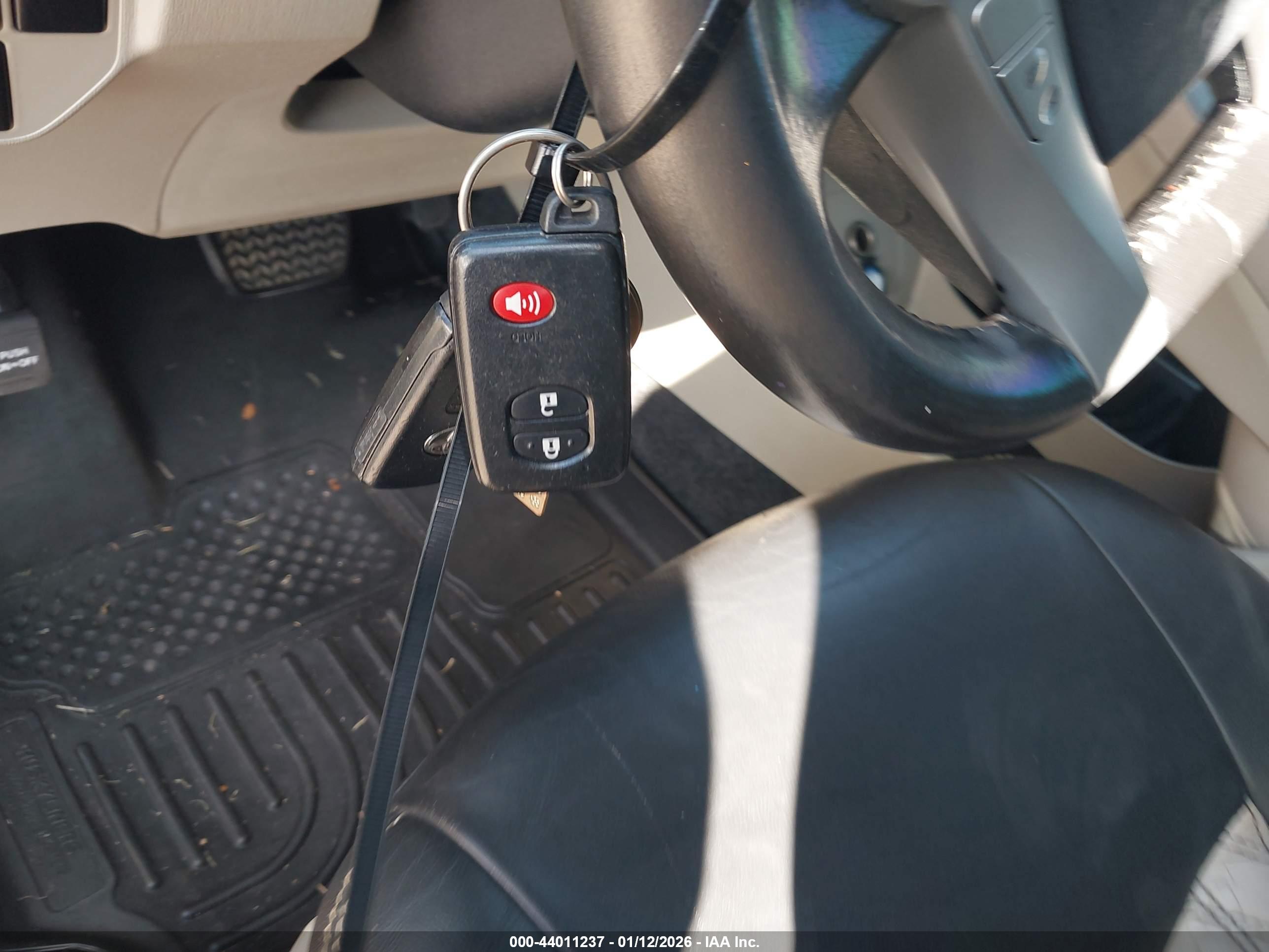 TOYOTA PRIUS image 11