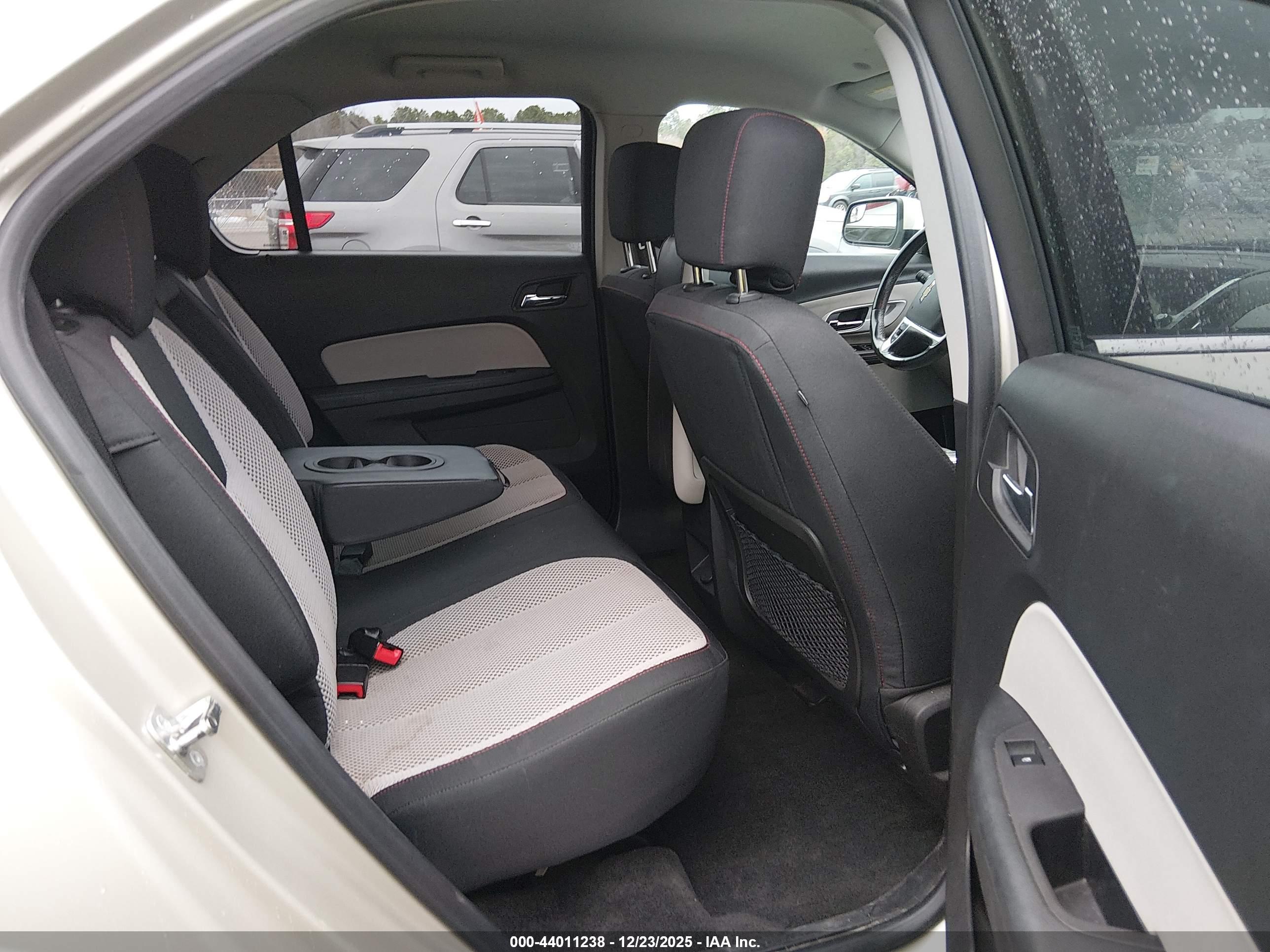 CHEVROLET EQUINOX image 8