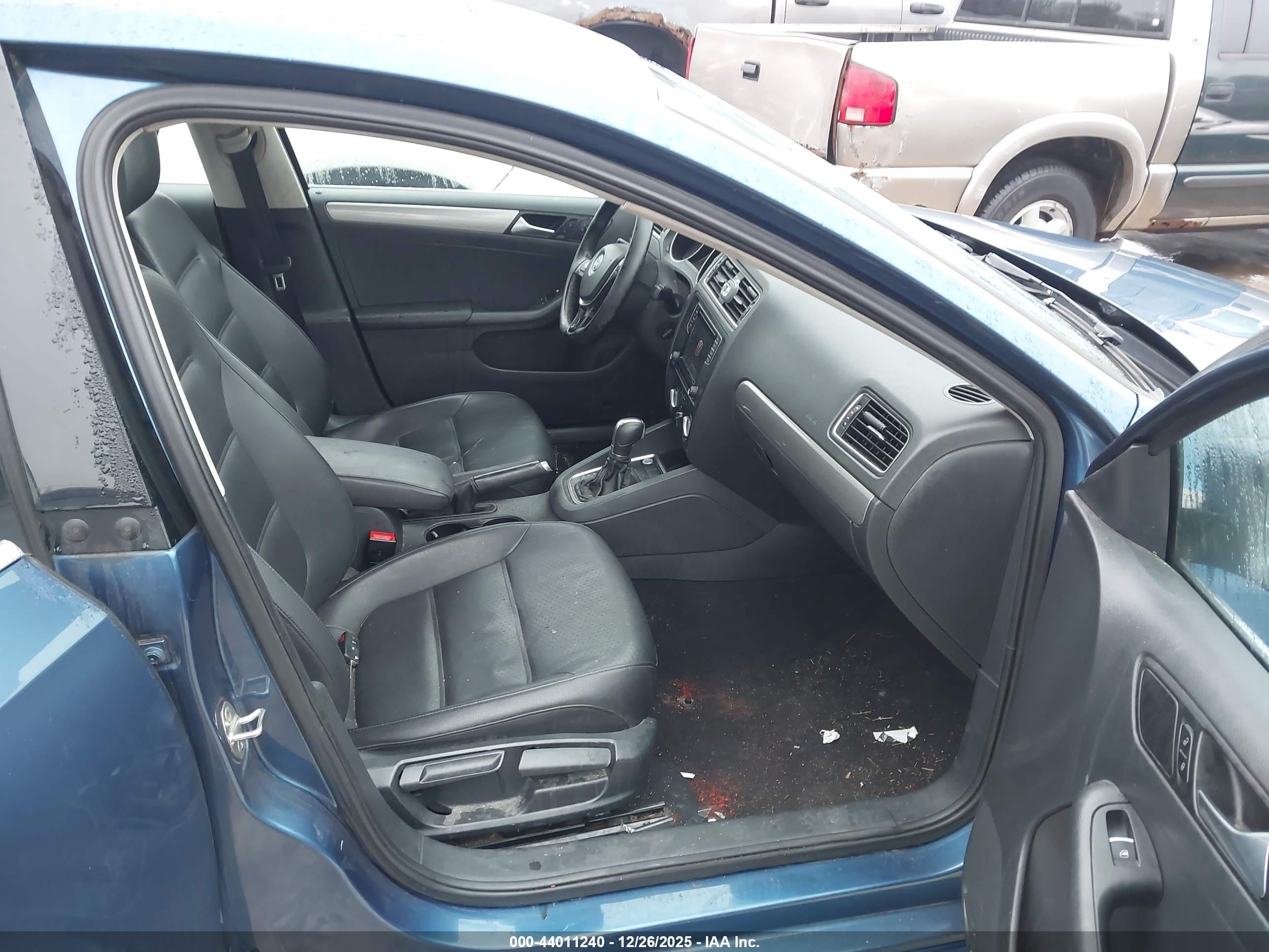 VOLKSWAGEN JETTA image 5