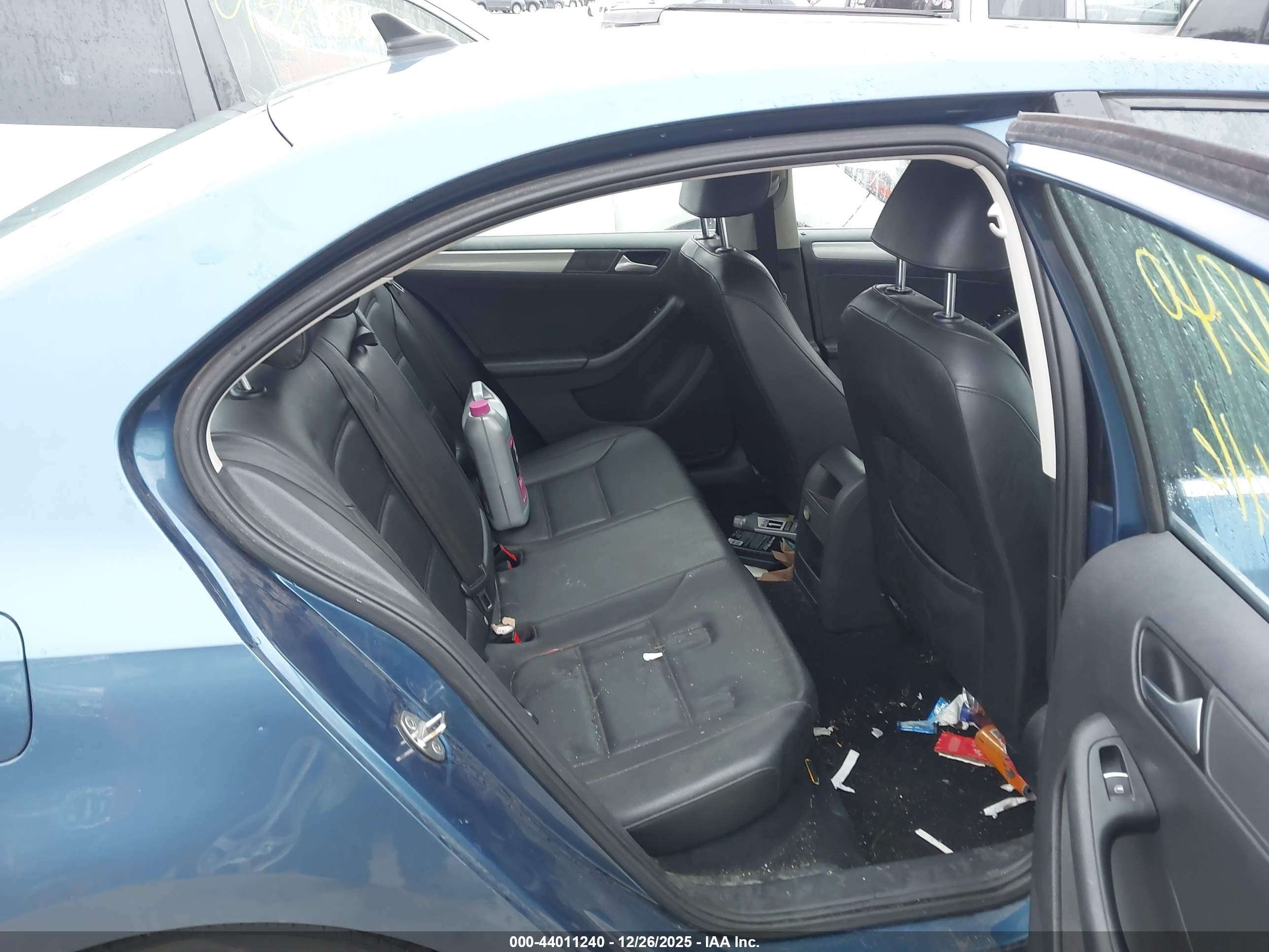 VOLKSWAGEN JETTA image 8