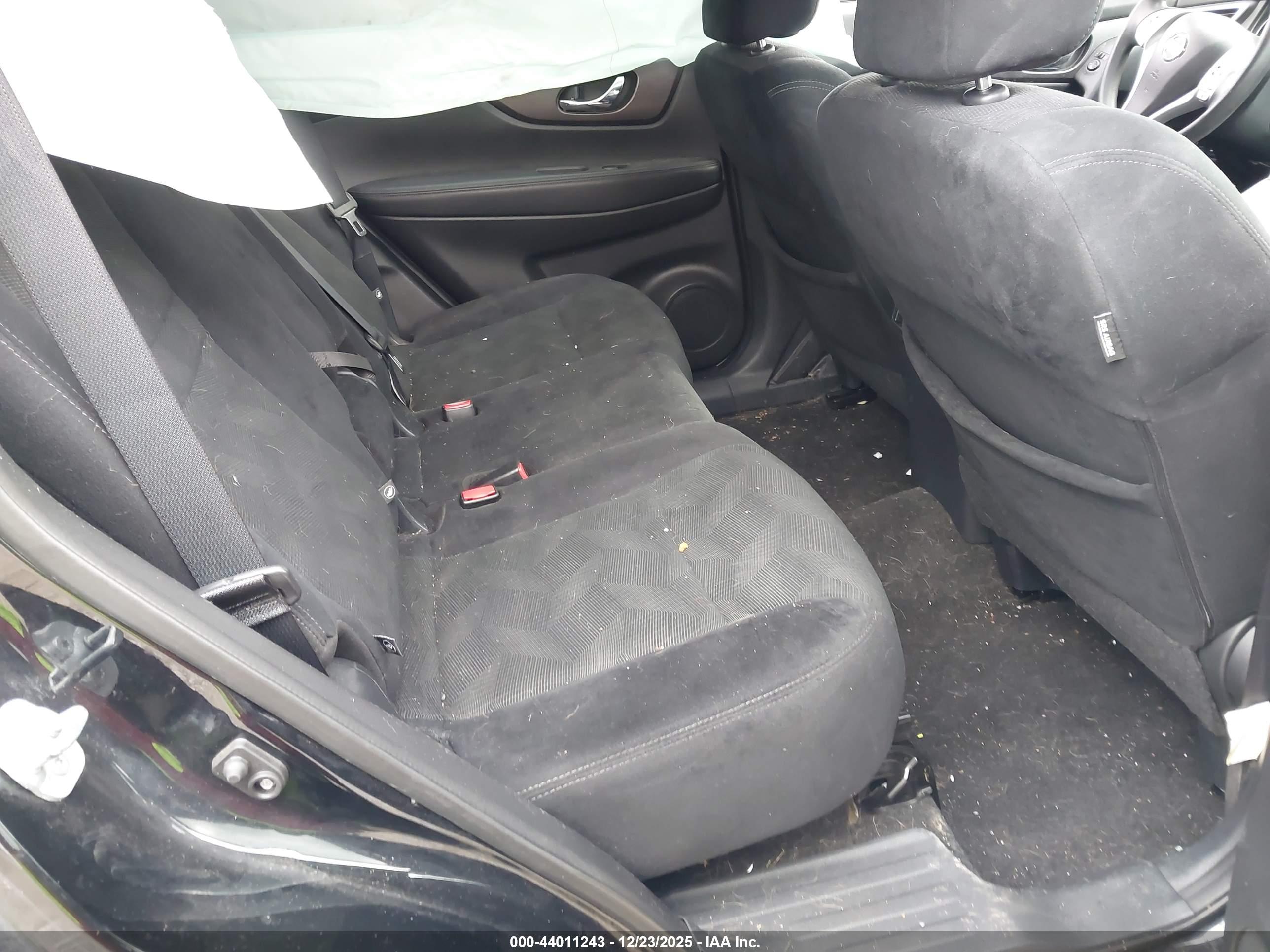 NISSAN ROGUE image 8