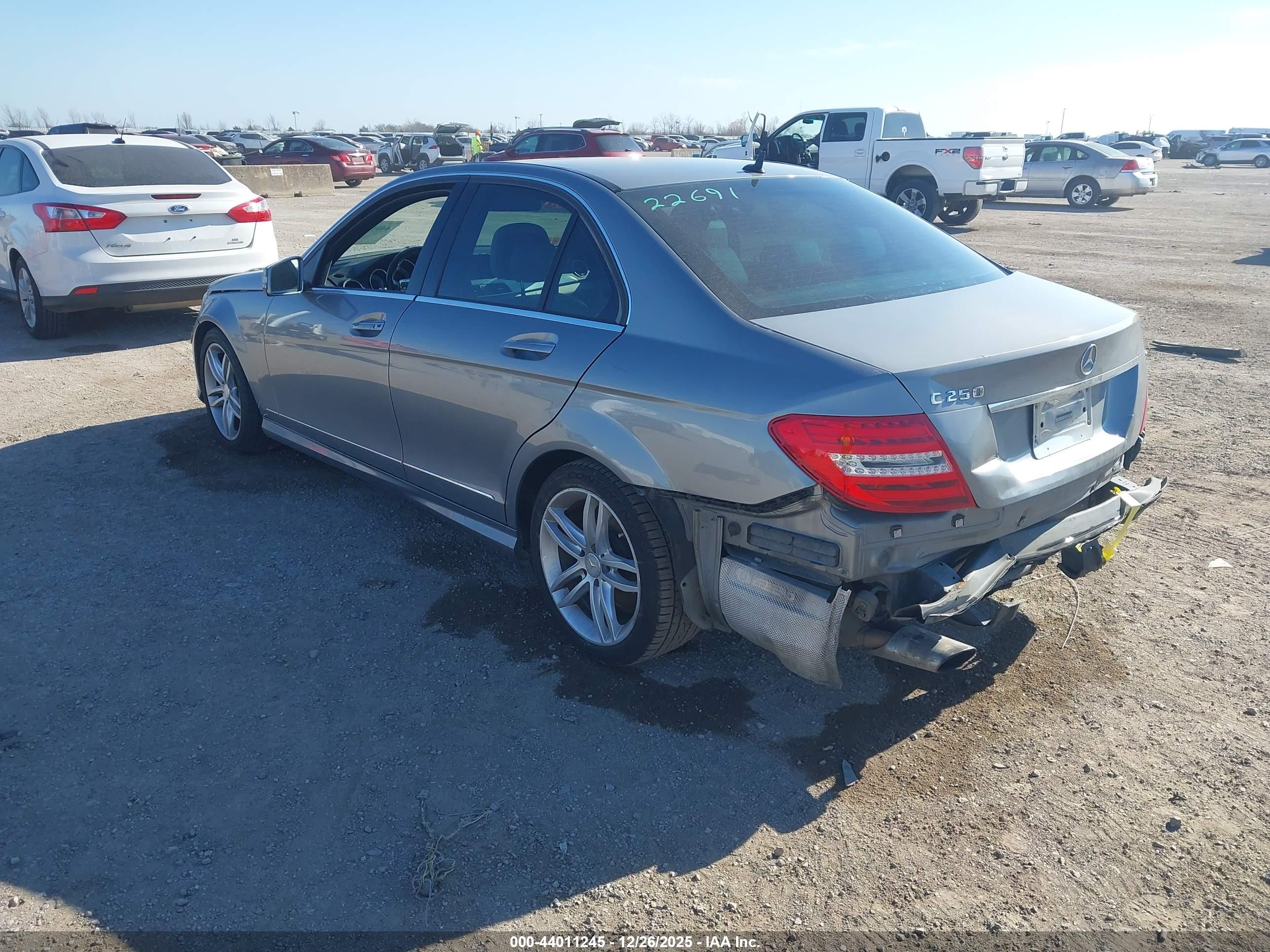 MERCEDES-BENZ C-CLASS image 3