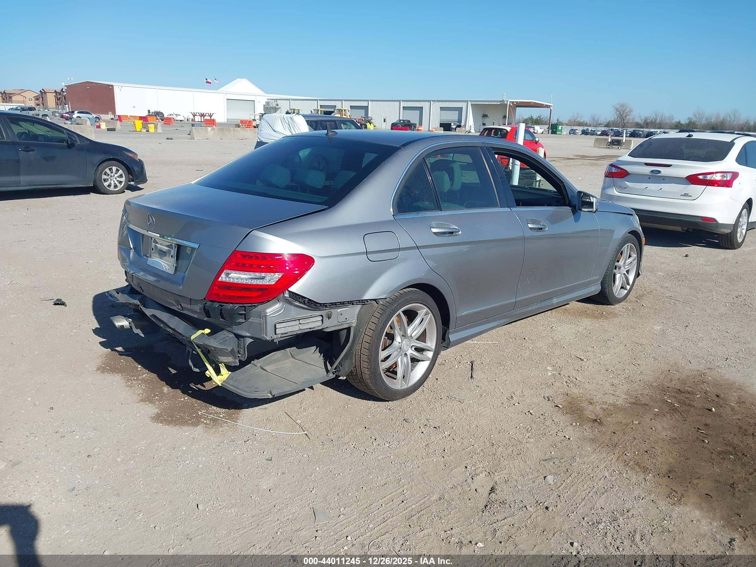 MERCEDES-BENZ C-CLASS image 4