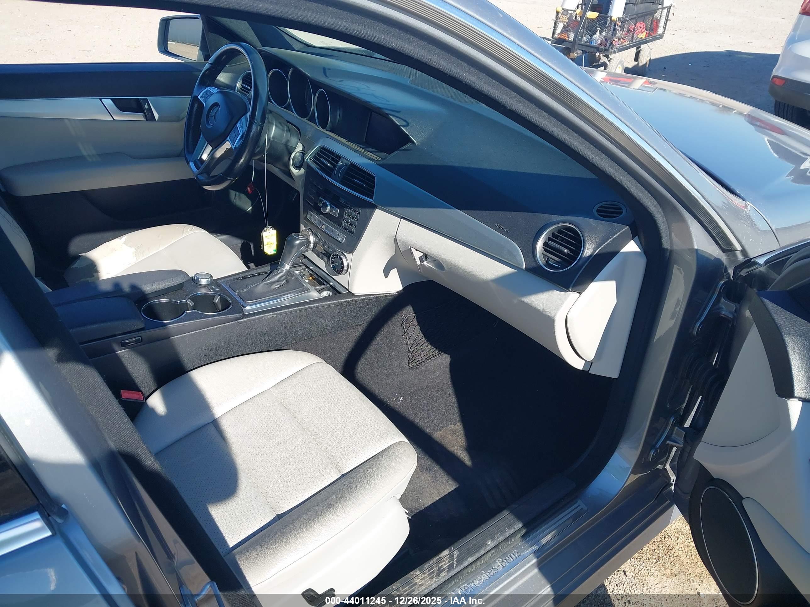 MERCEDES-BENZ C-CLASS image 5