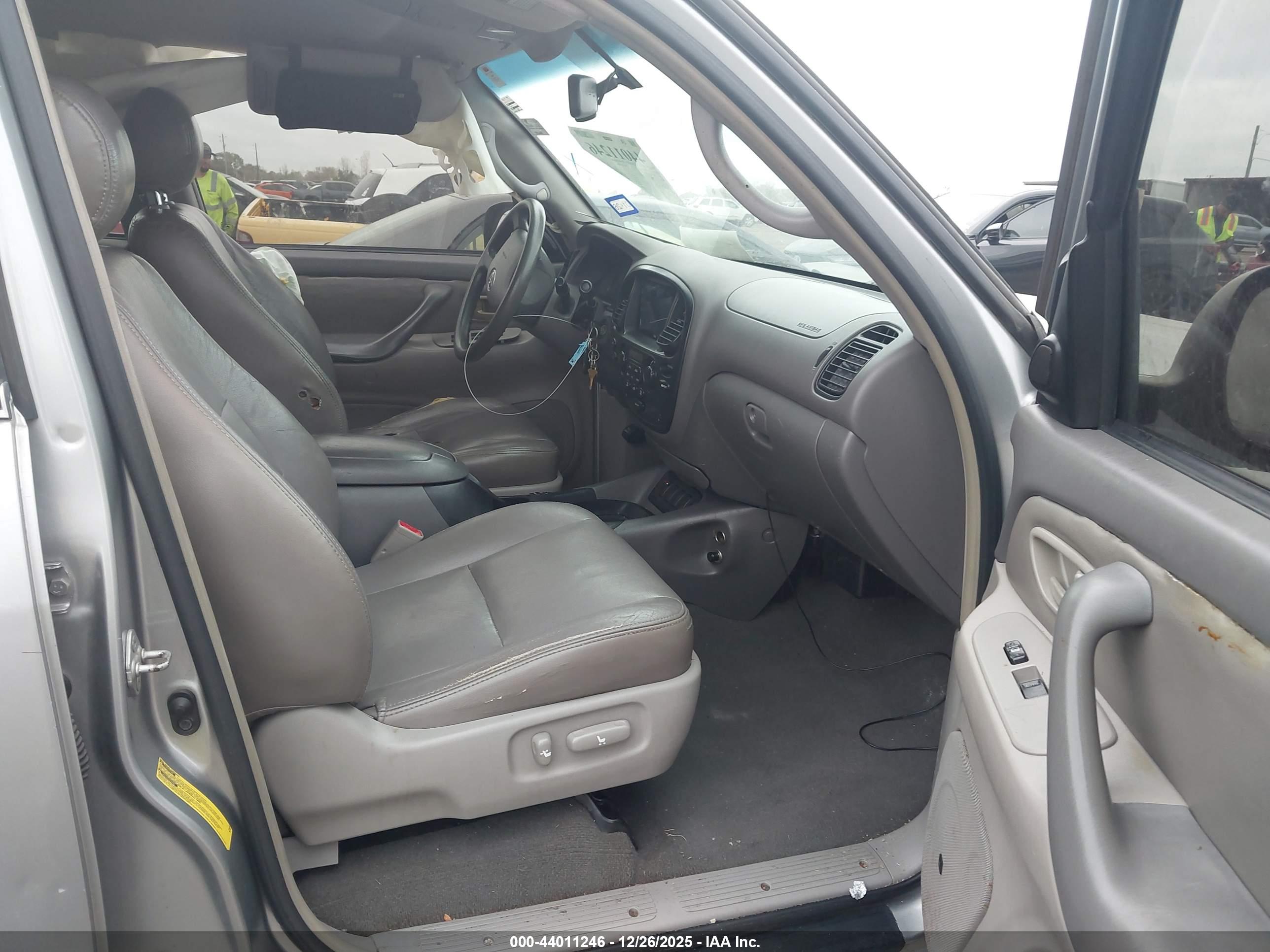 TOYOTA SEQUOIA image 5