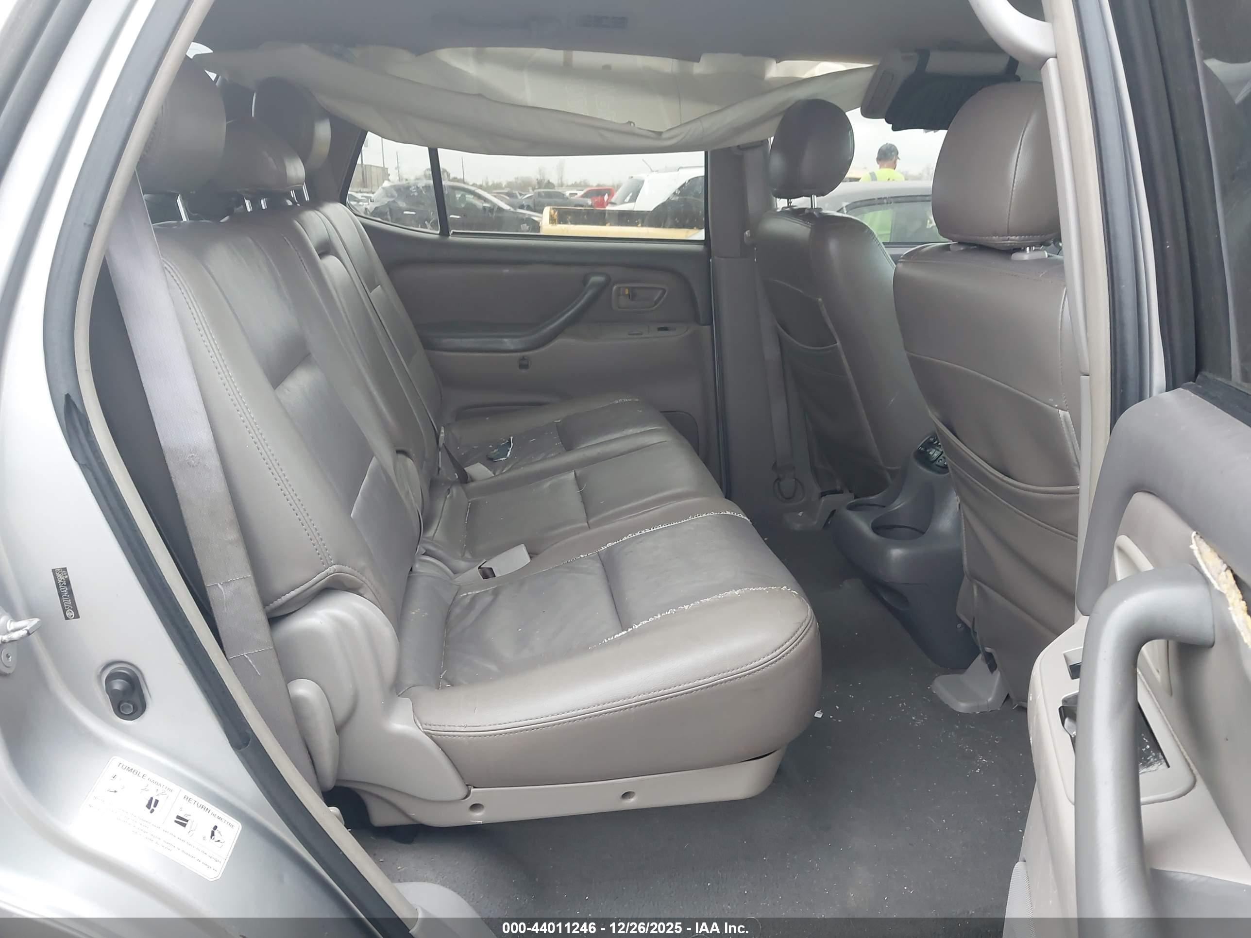 TOYOTA SEQUOIA image 8