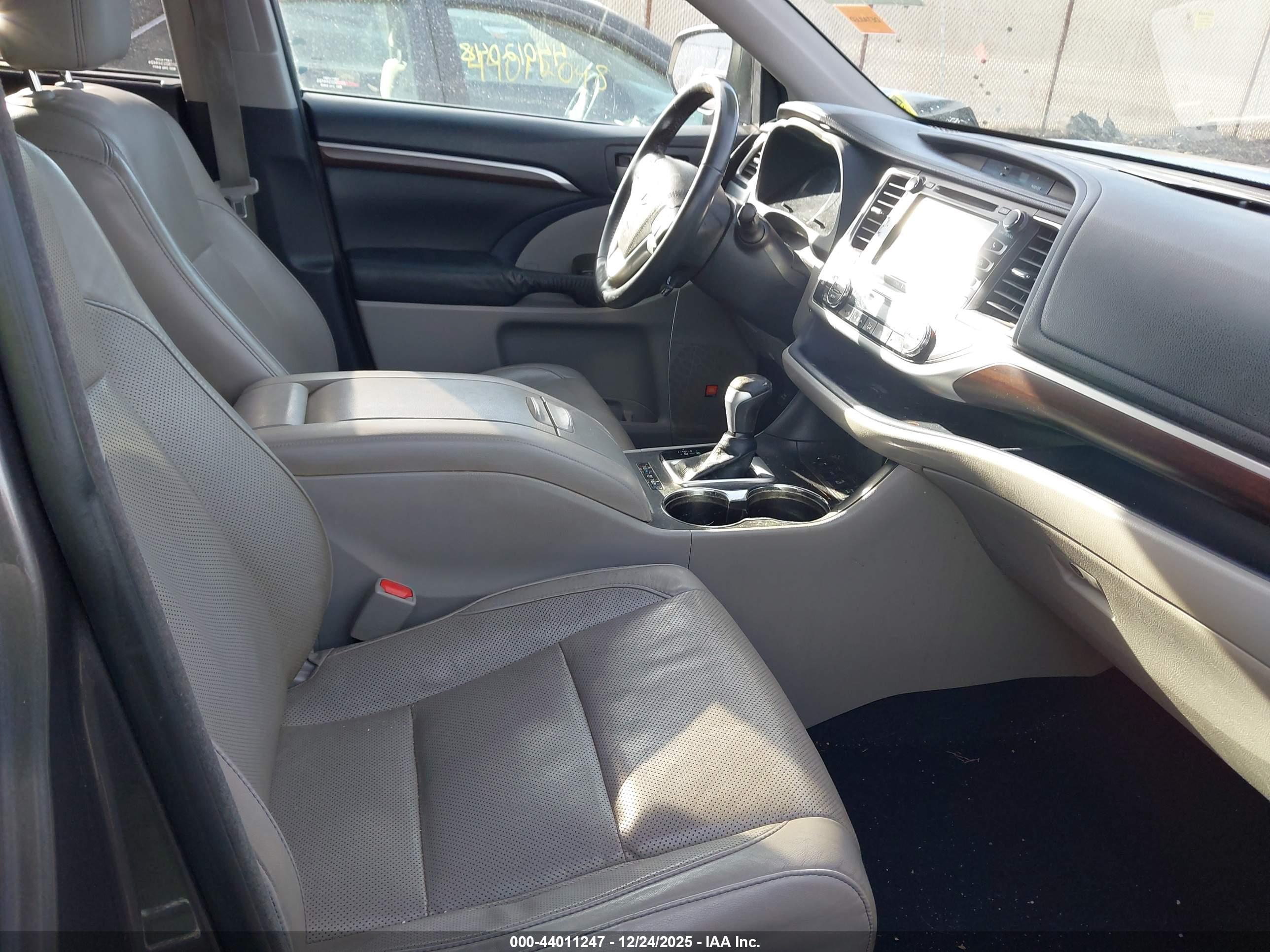 TOYOTA HIGHLANDER image 5