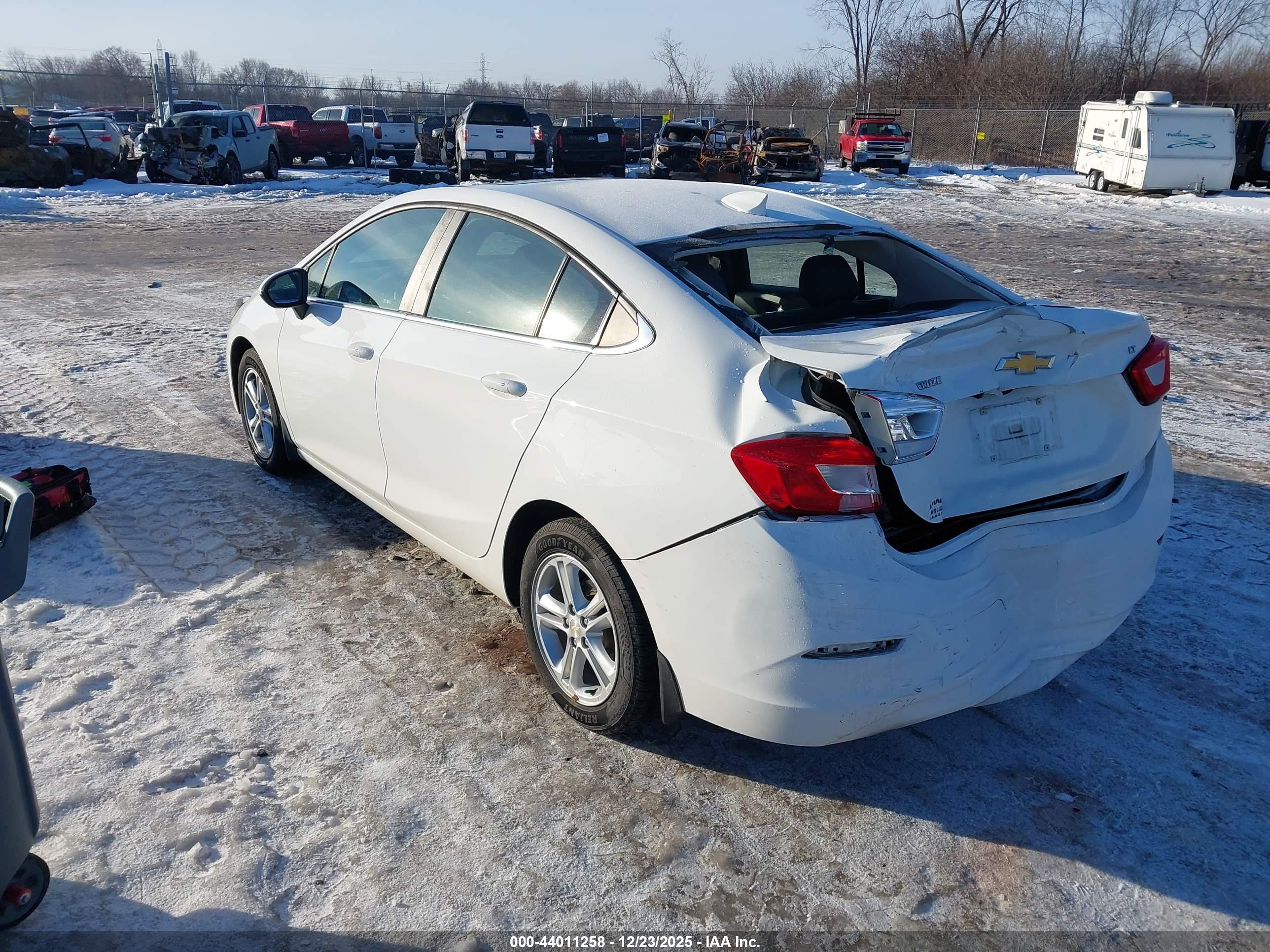 CHEVROLET CRUZE image 3