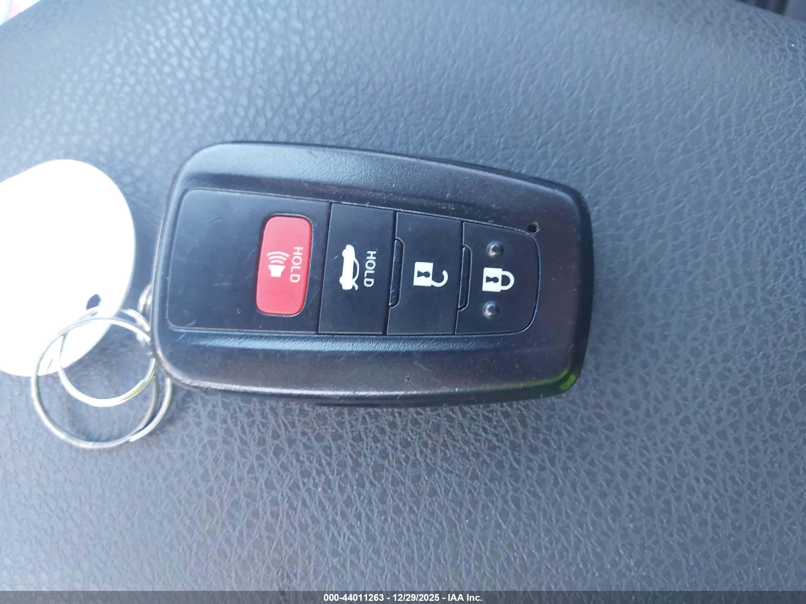 TOYOTA CAMRY image 11