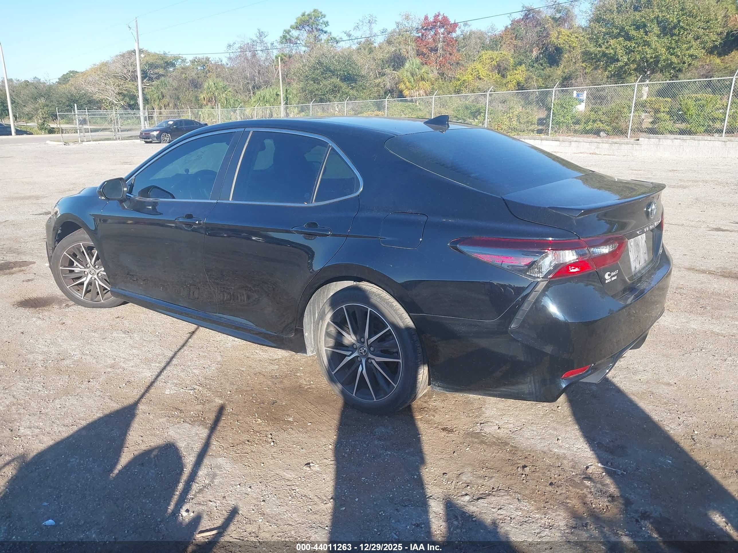 TOYOTA CAMRY image 3