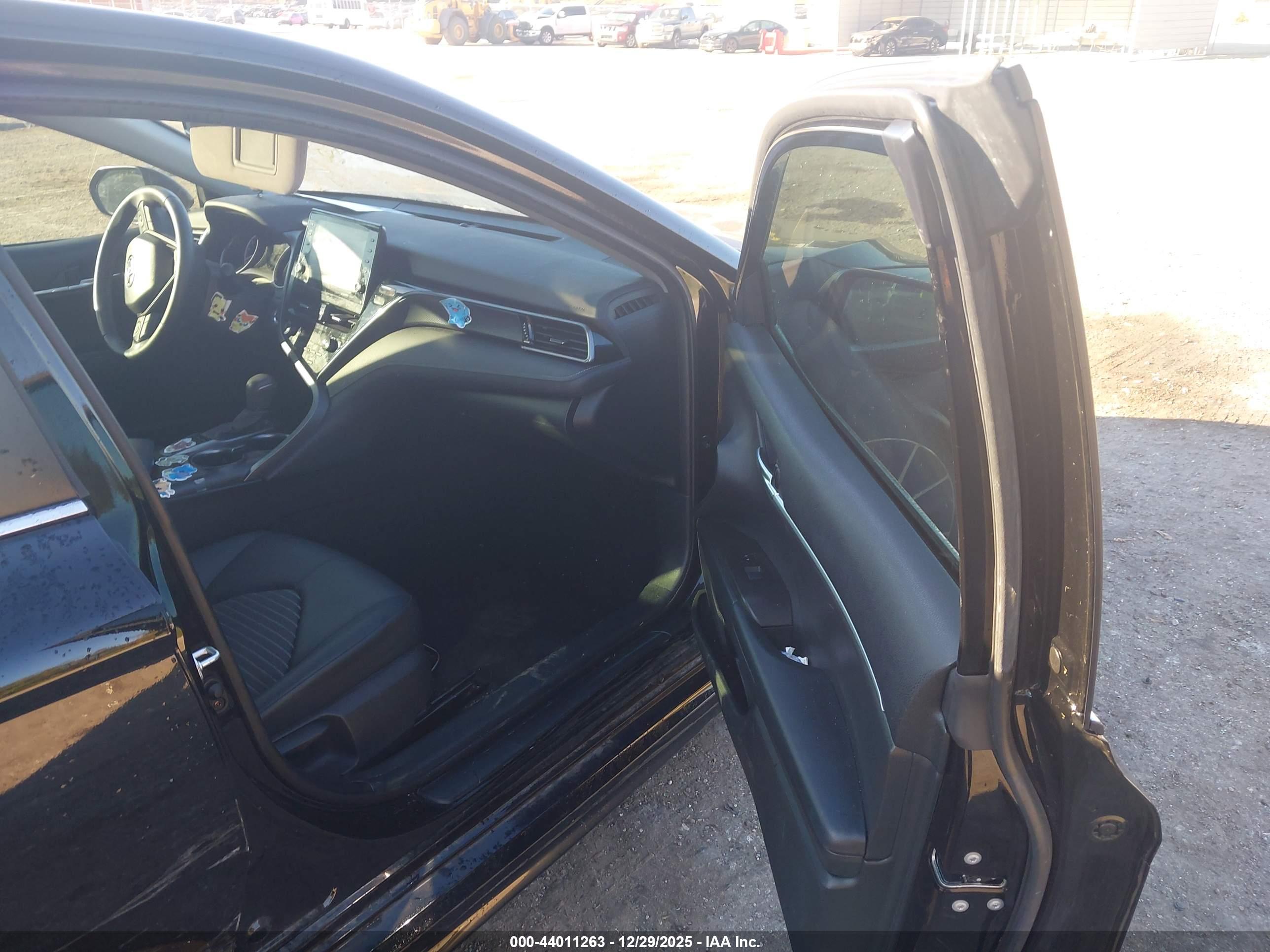 TOYOTA CAMRY image 5