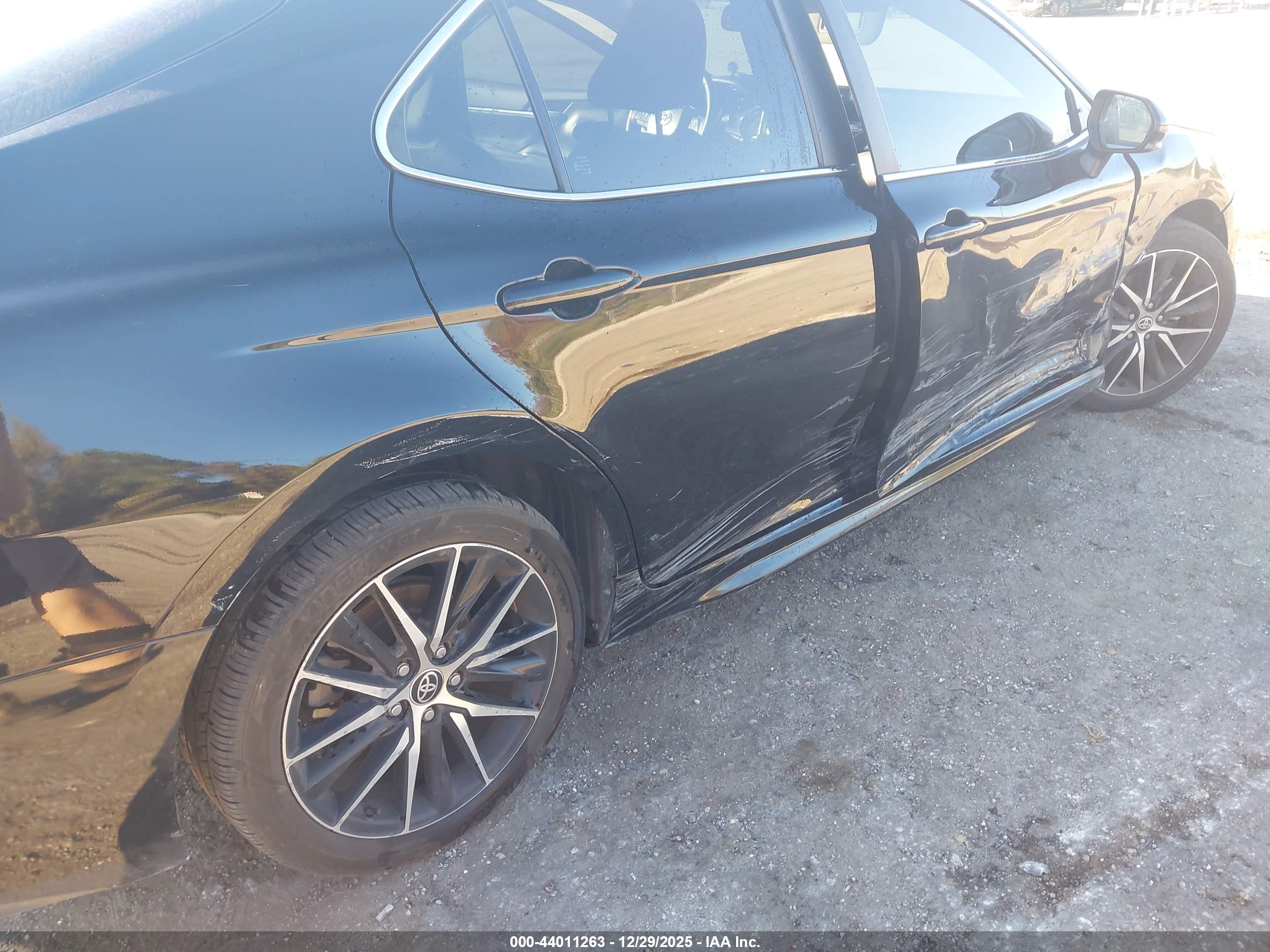 TOYOTA CAMRY image 6