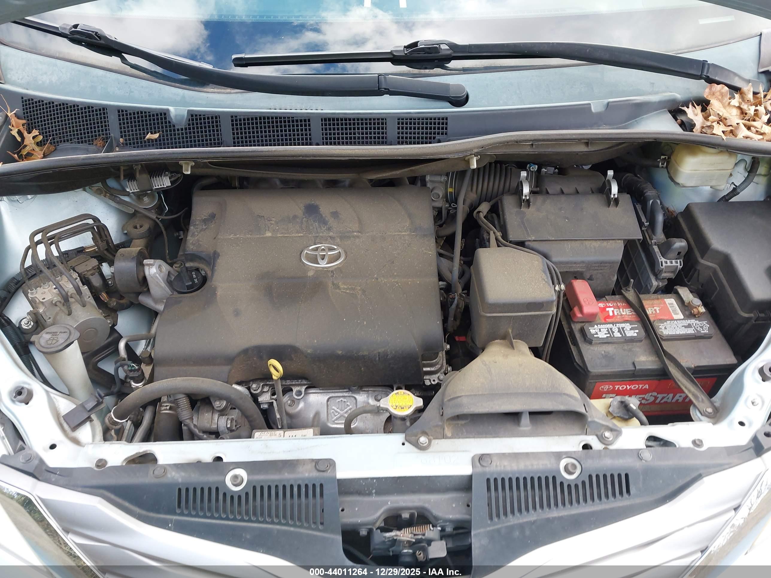 TOYOTA SIENNA image 10